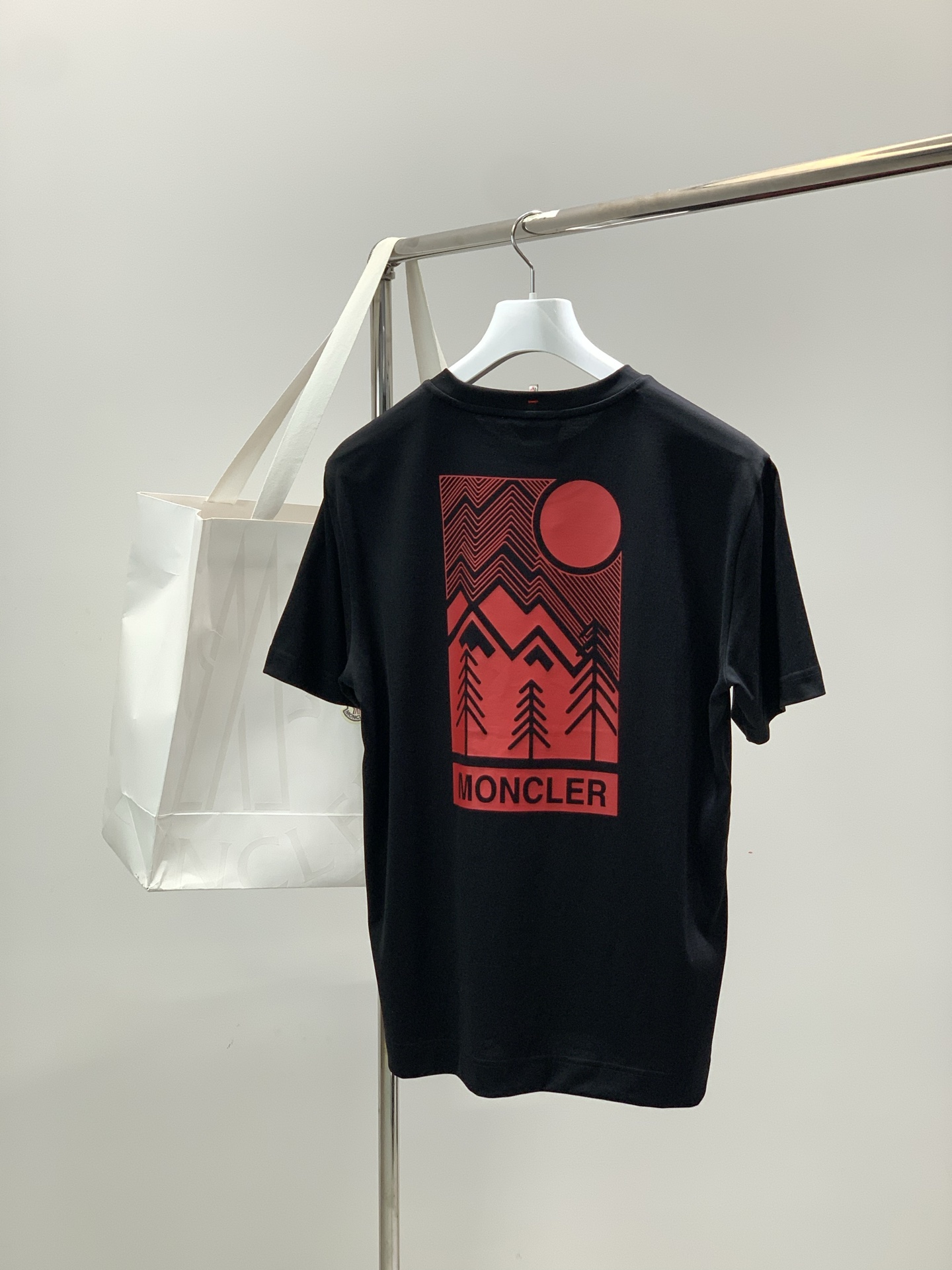 ，Moncler 蒙口，2025夏季最新品，专柜同步有售，原单狠货，时尚休闲圆领短袖T恤，上身舒适！吸睛