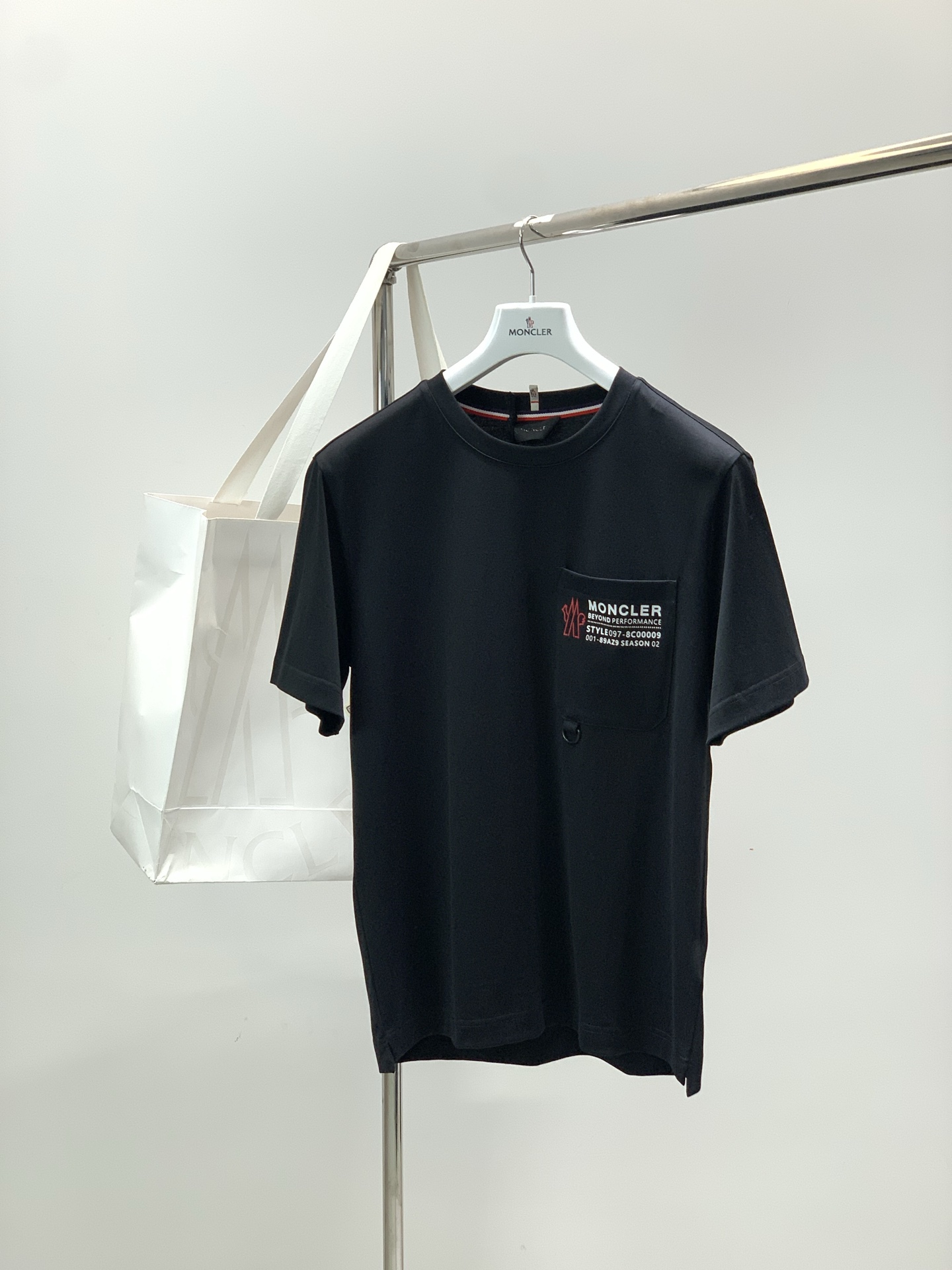 ，Moncler 蒙口，2025夏季最新品，专柜同步有售，原单狠货，时尚休闲圆领短袖T恤，上身舒适！吸睛