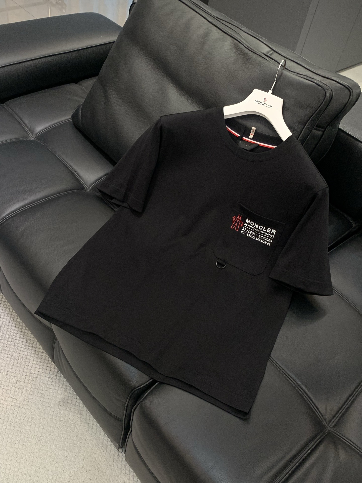 ，Moncler 蒙口，2025夏季最新品，专柜同步有售，原单狠货，时尚休闲圆领短袖T恤，上身舒适！吸睛