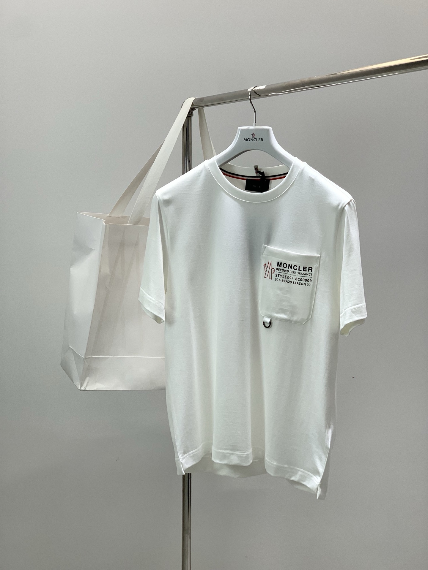 ，Moncler 蒙口，2025夏季最新品，专柜同步有售，原单狠货，时尚休闲圆领短袖T恤，上身舒适！吸睛