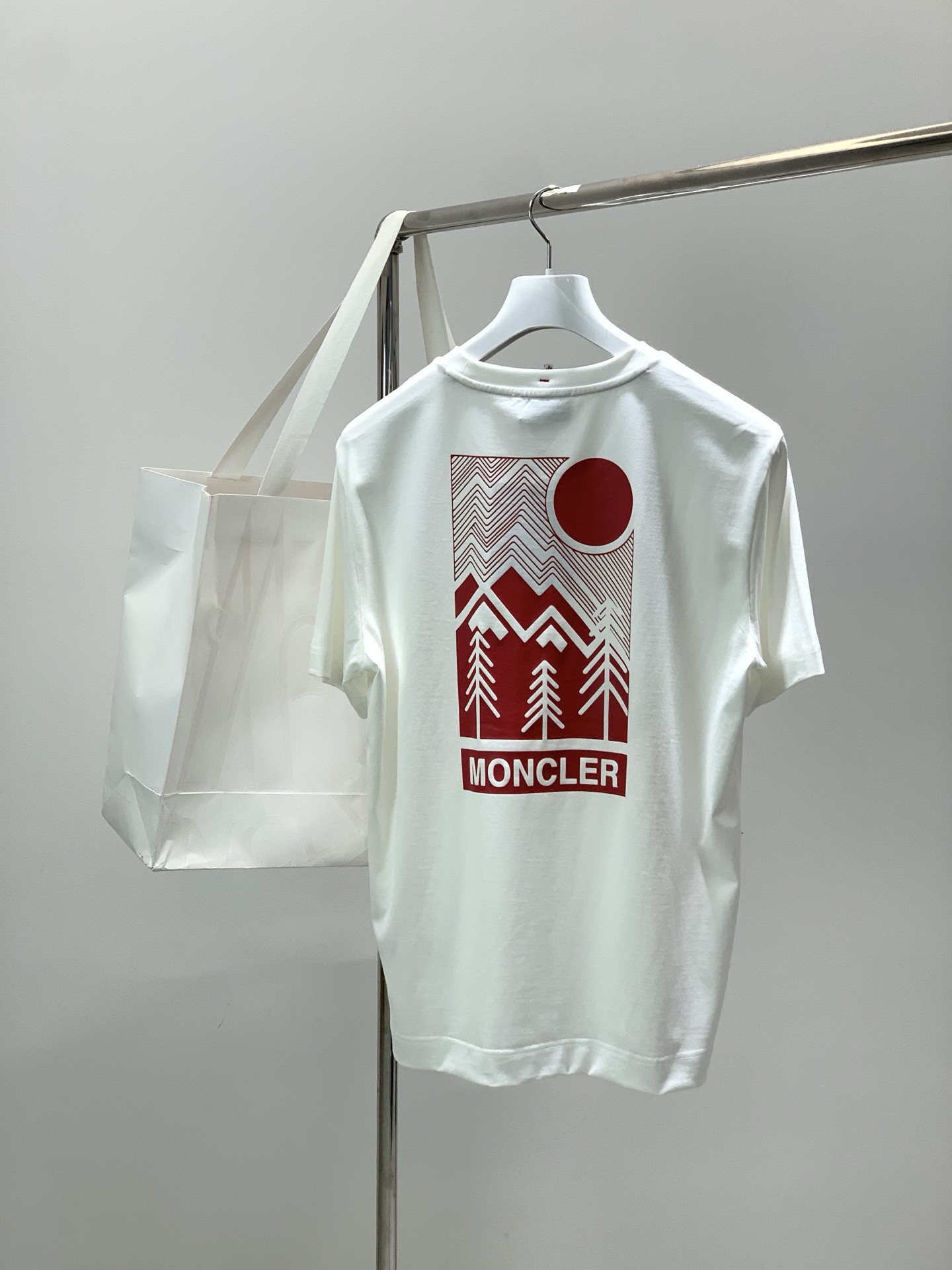 ，Moncler 蒙口，2025夏季最新品，专柜同步有售，原单狠货，时尚休闲圆领短袖T恤，上身舒适！吸睛