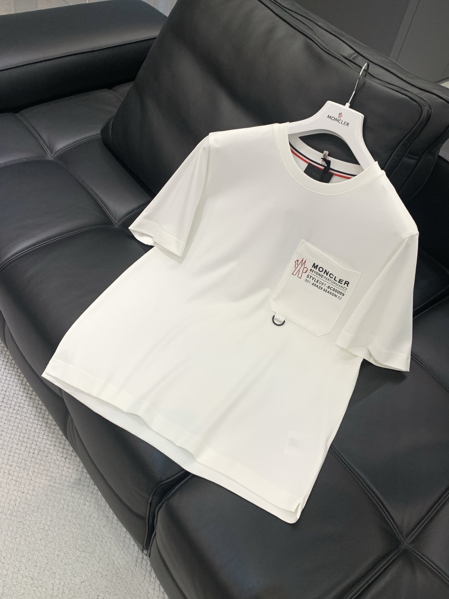 ，Moncler 蒙口，2025夏季最新品，专柜同步有售，原单狠货，时尚休闲圆领短袖T恤，上身舒适！吸睛