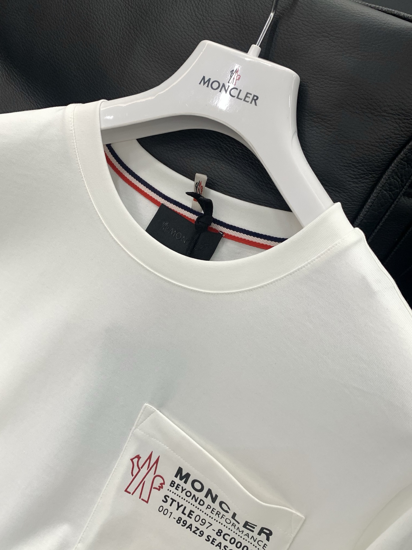 ，Moncler 蒙口，2025夏季最新品，专柜同步有售，原单狠货，时尚休闲圆领短袖T恤，上身舒适！吸睛