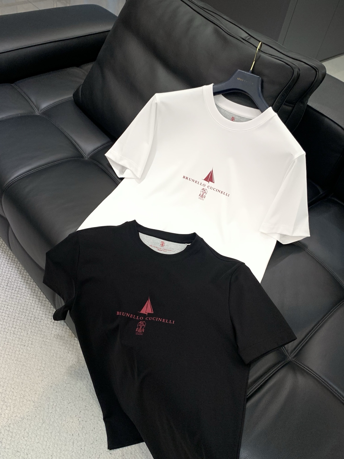 ，意大利神狮，2025夏季最新品，专柜同步有售，原单狠货，时尚休闲圆领短袖T恤，采用进口原版面料，顶级印