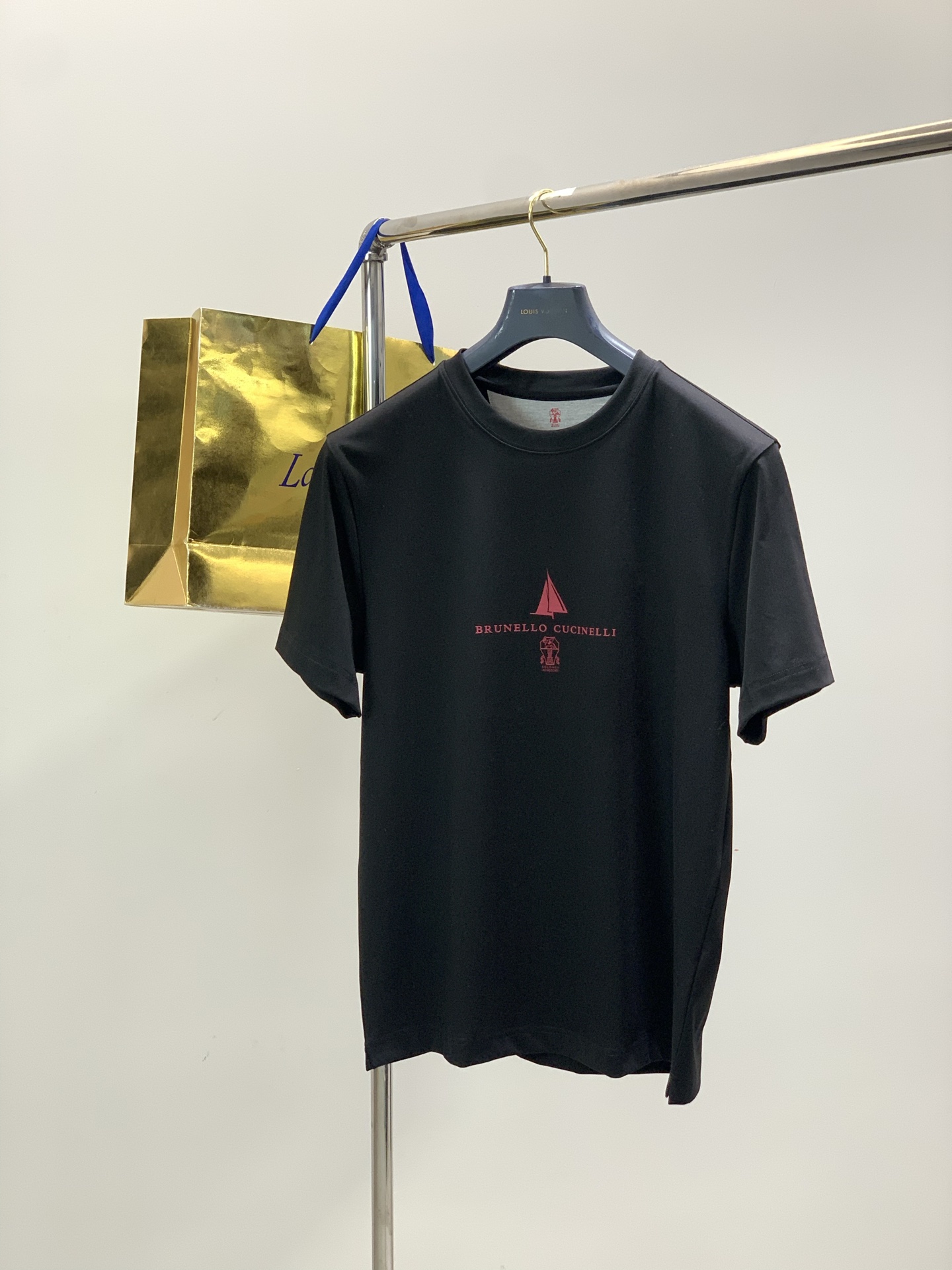 ，意大利神狮，2025夏季最新品，专柜同步有售，原单狠货，时尚休闲圆领短袖T恤，采用进口原版面料，顶级印