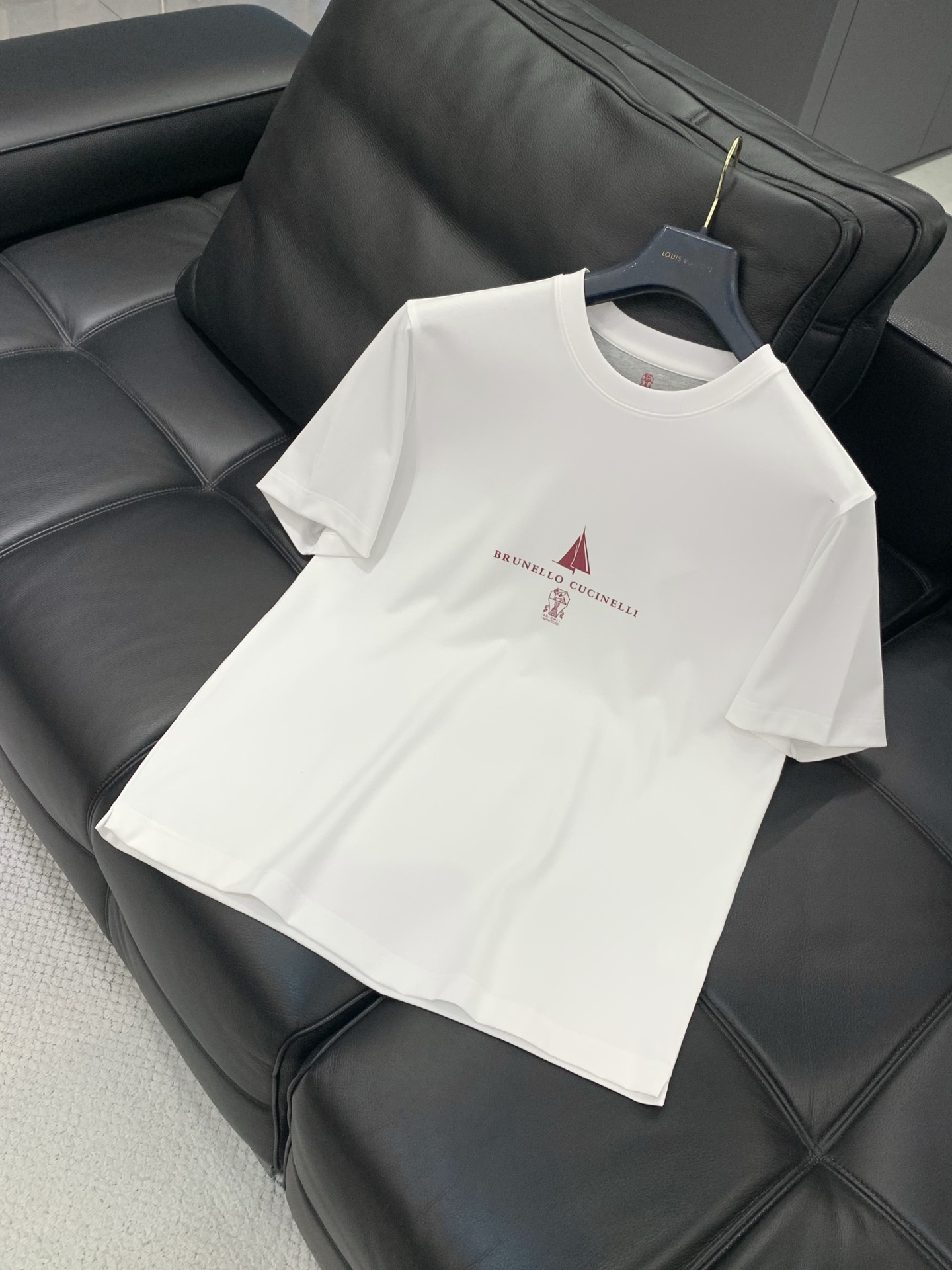 ，意大利神狮，2025夏季最新品，专柜同步有售，原单狠货，时尚休闲圆领短袖T恤，采用进口原版面料，顶级印