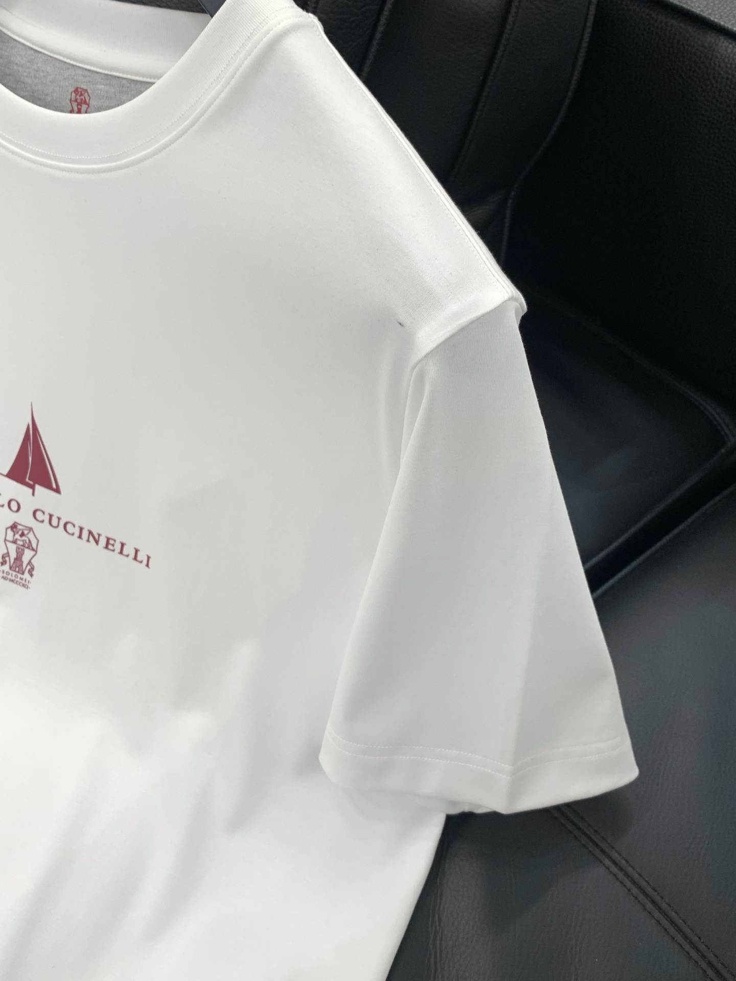 ，意大利神狮，2025夏季最新品，专柜同步有售，原单狠货，时尚休闲圆领短袖T恤，采用进口原版面料，顶级印