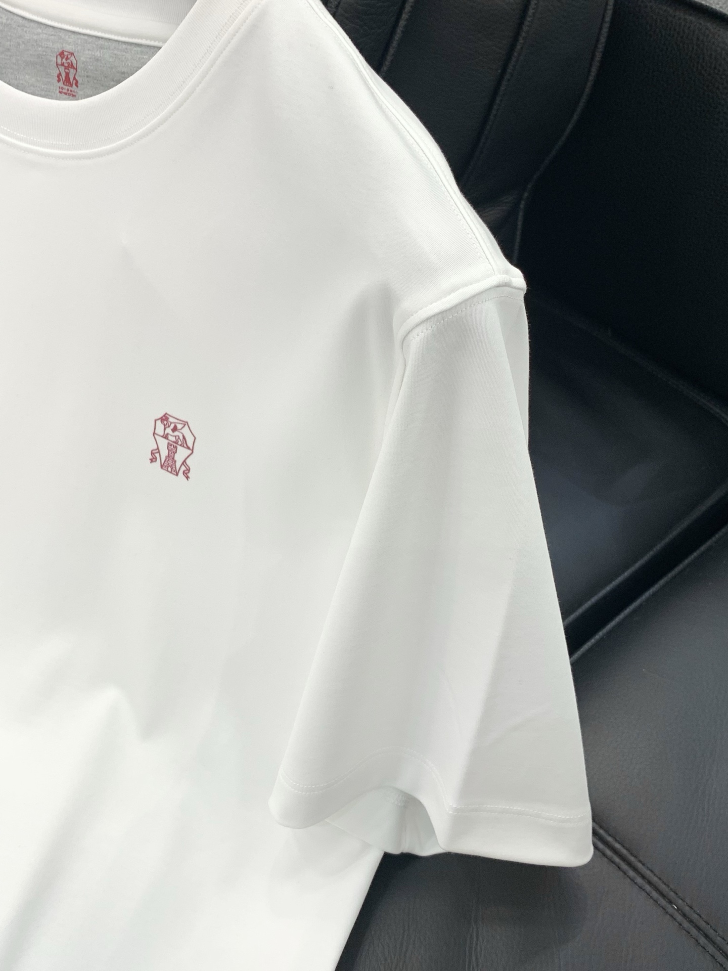 ，意大利神狮，2025夏季最新品，专柜同步有售，原单狠货，时尚休闲圆领短袖T恤，采用进口原版面料，顶级印