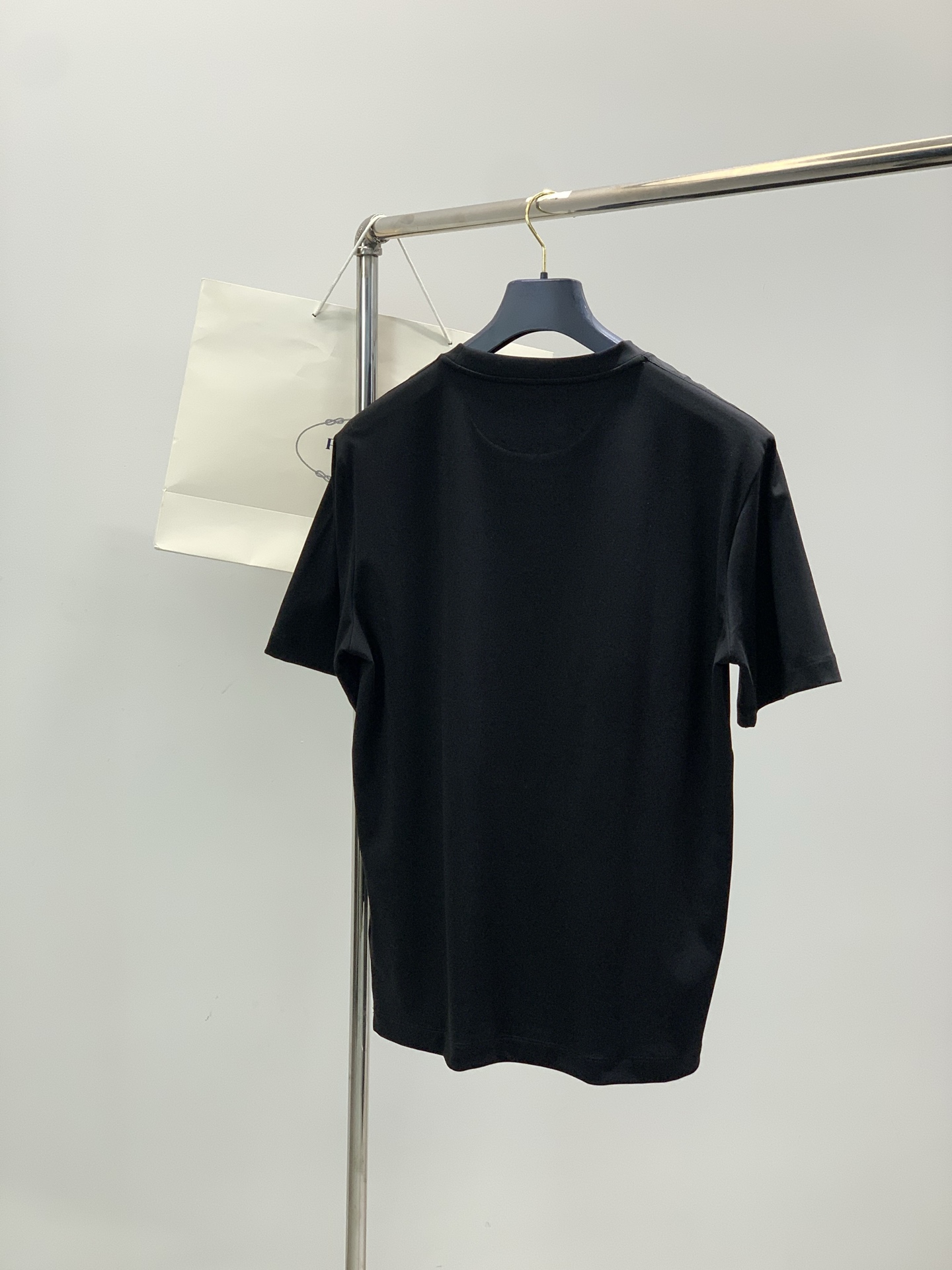 ，PRADA 普拉达，2025夏季最新品，专柜同步有售，时尚休闲圆领短袖T恤，进口原版面料，做工极为复杂