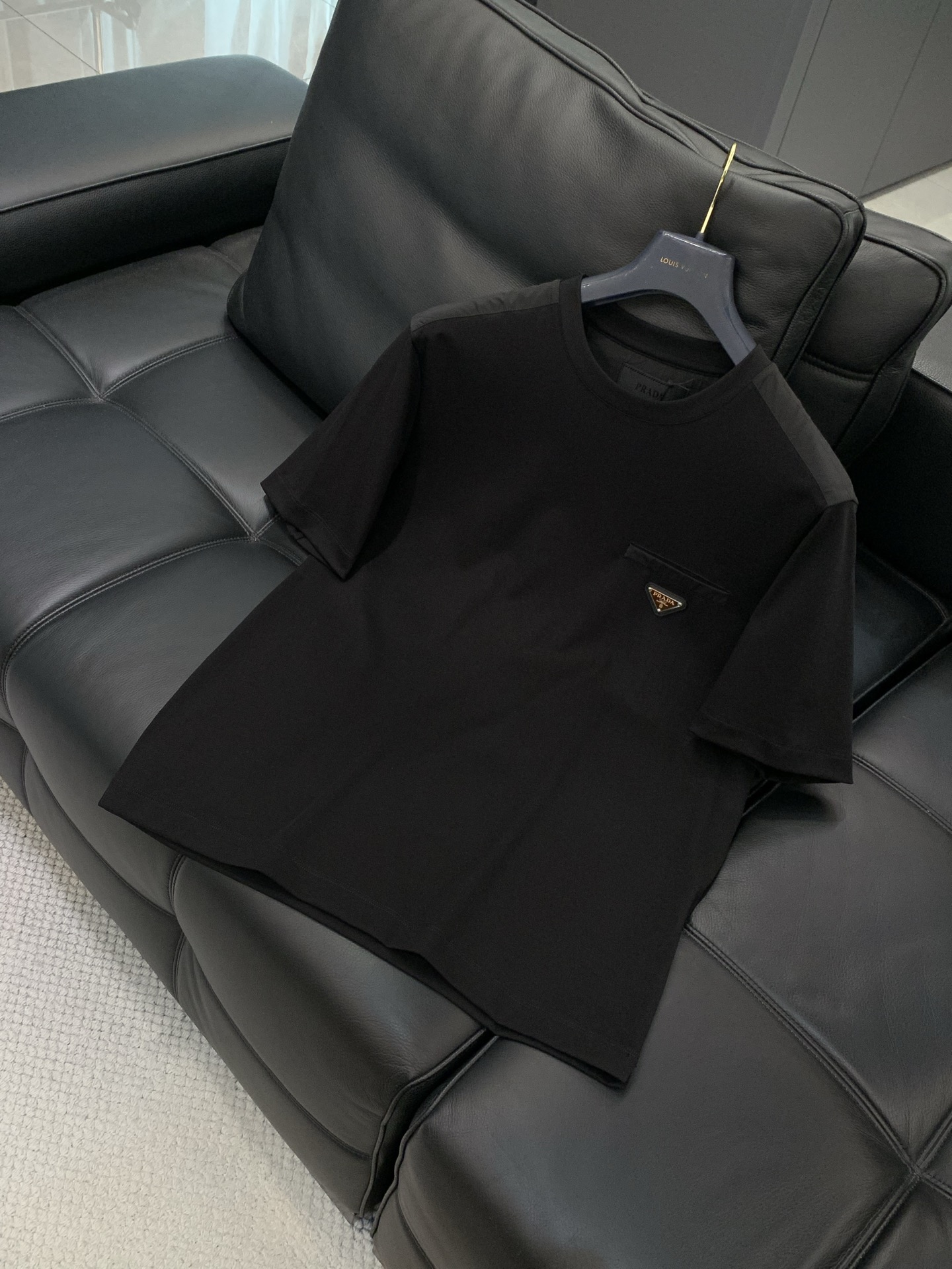 ，PRADA 普拉达，2025夏季最新品，专柜同步有售，时尚休闲圆领短袖T恤，进口原版面料，做工极为复杂