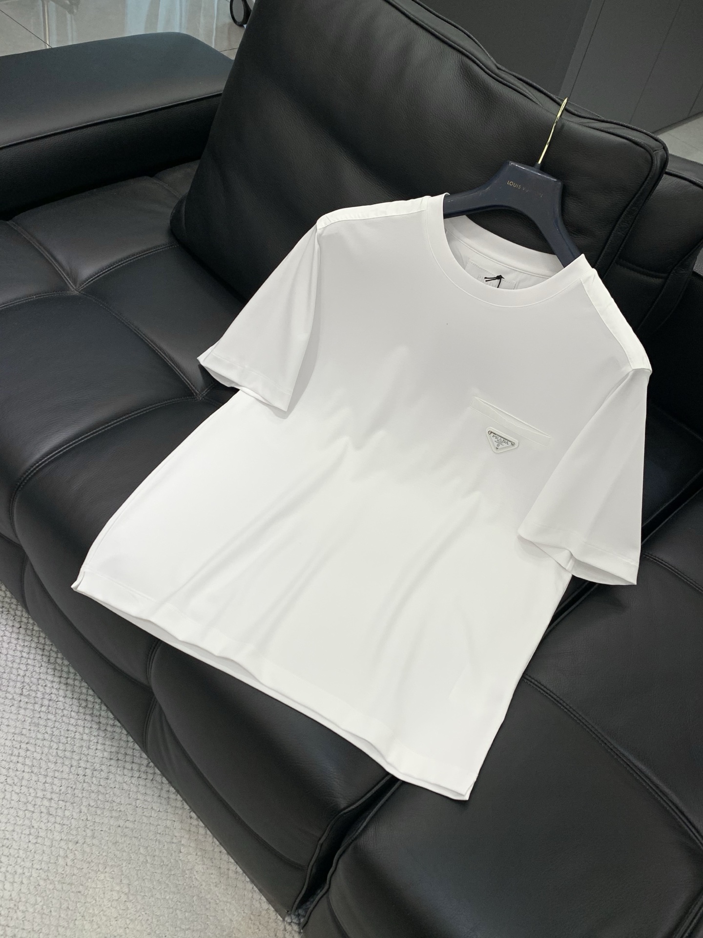 ，PRADA 普拉达，2025夏季最新品，专柜同步有售，时尚休闲圆领短袖T恤，进口原版面料，做工极为复杂