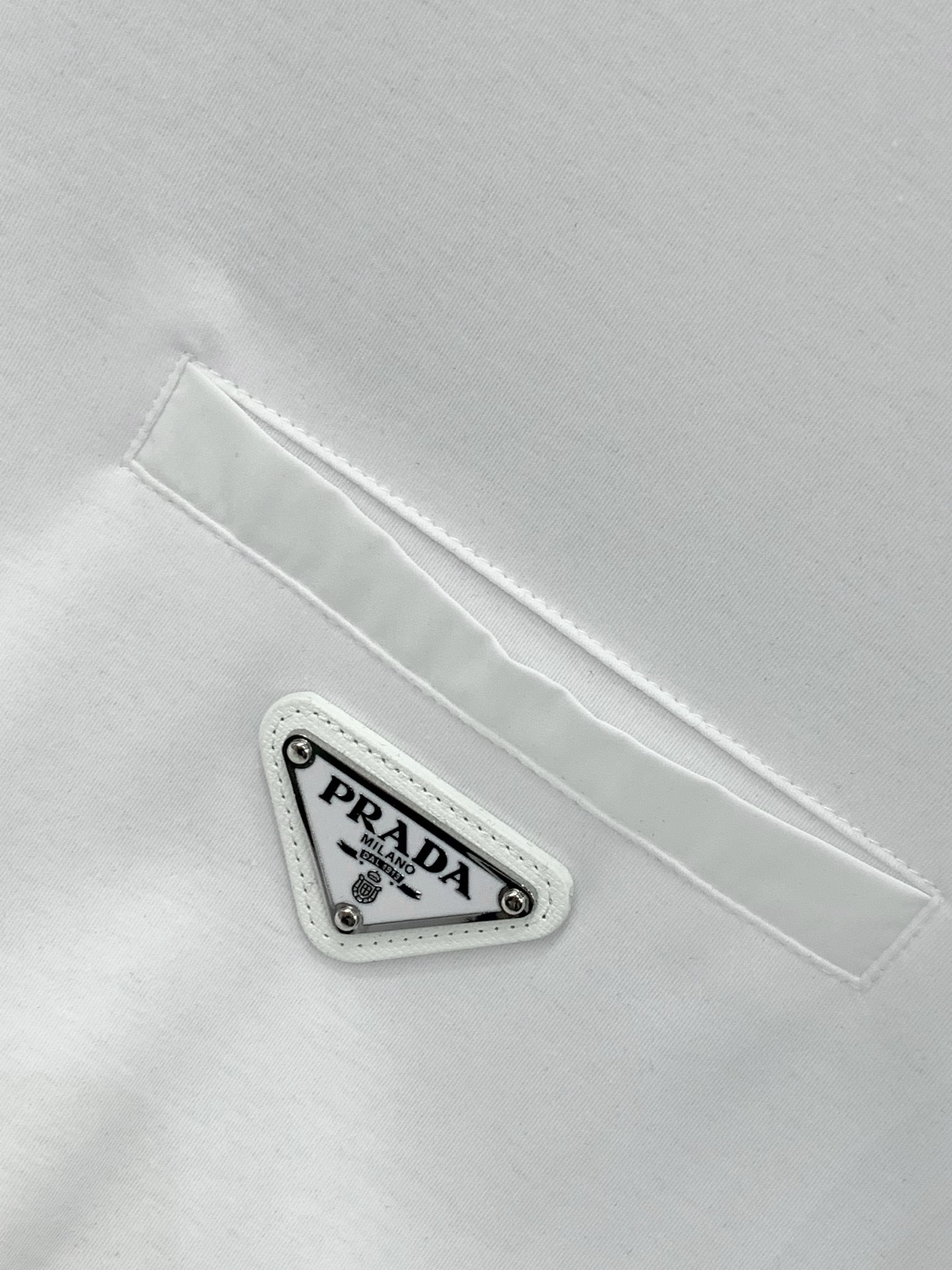 ，PRADA 普拉达，2025夏季最新品，专柜同步有售，时尚休闲圆领短袖T恤，进口原版面料，做工极为复杂