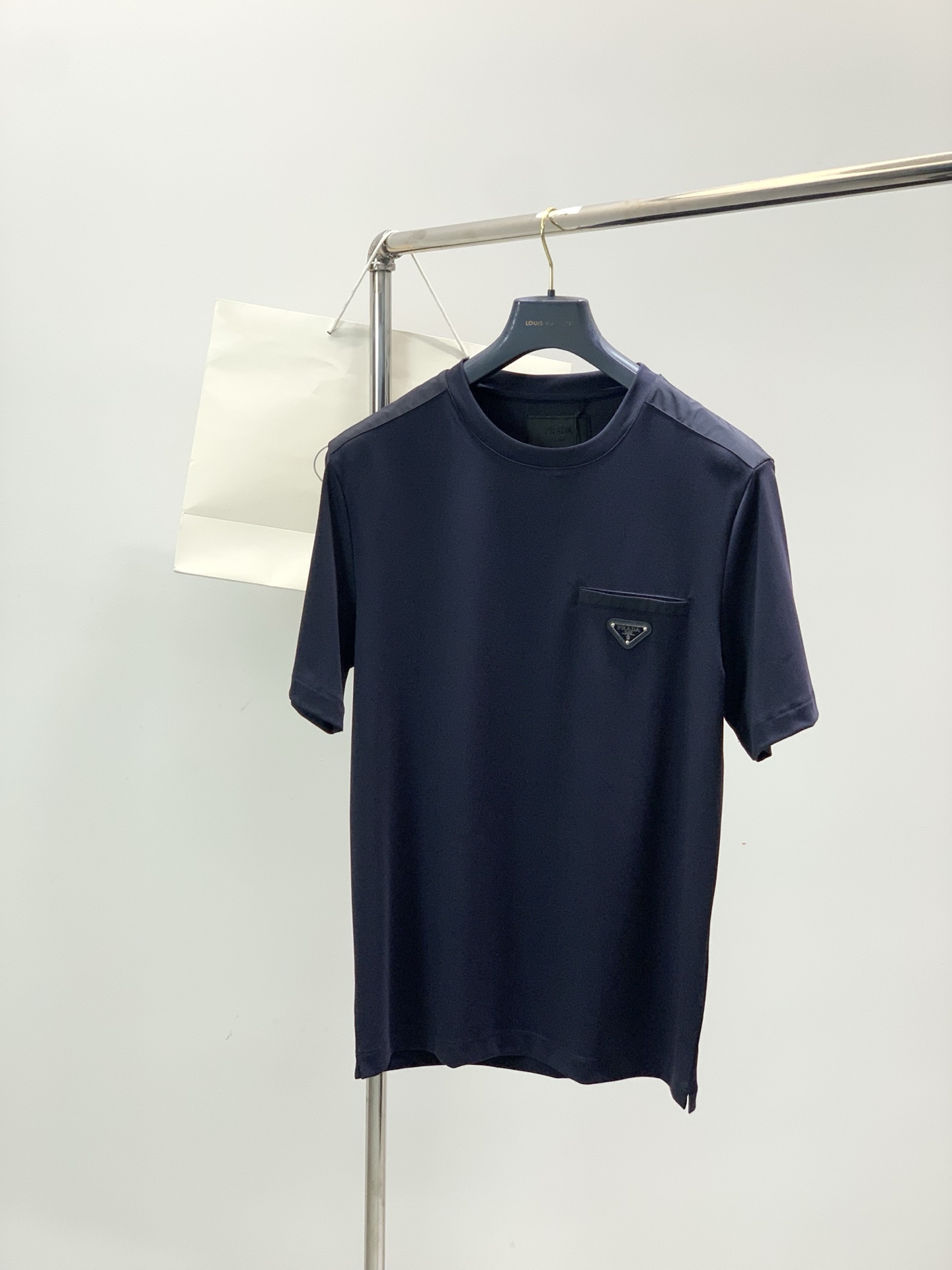 ，PRADA 普拉达，2025夏季最新品，专柜同步有售，时尚休闲圆领短袖T恤，进口原版面料，做工极为复杂