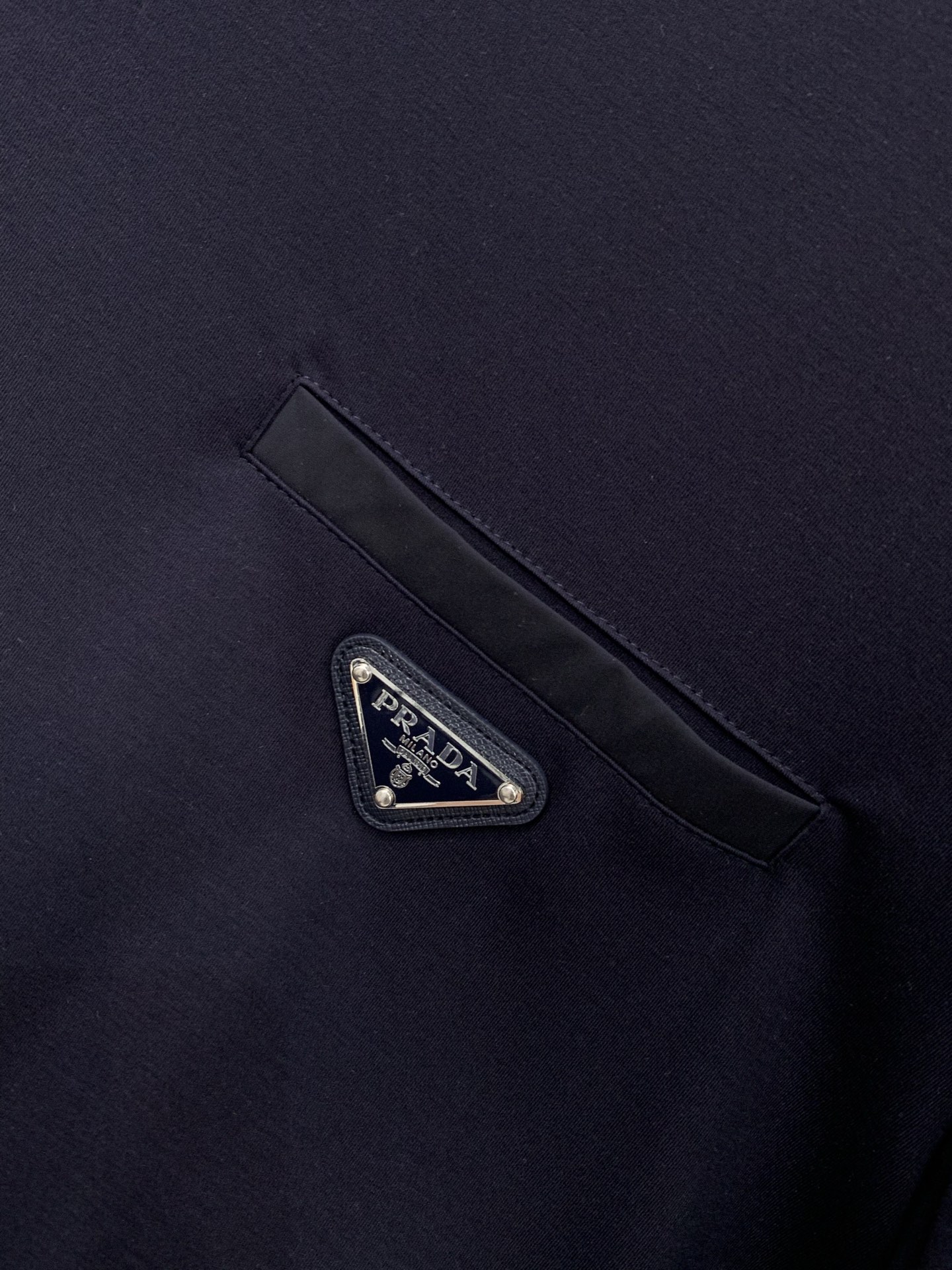 ，PRADA 普拉达，2025夏季最新品，专柜同步有售，时尚休闲圆领短袖T恤，进口原版面料，做工极为复杂