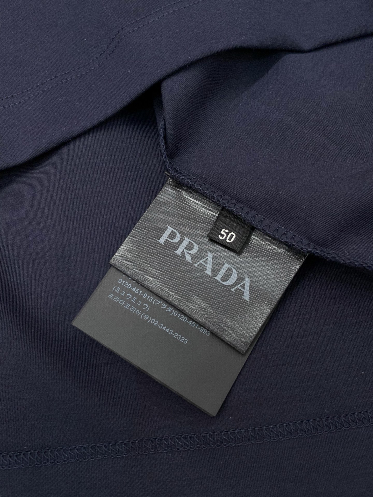 ，PRADA 普拉达，2025夏季最新品，专柜同步有售，时尚休闲圆领短袖T恤，进口原版面料，做工极为复杂