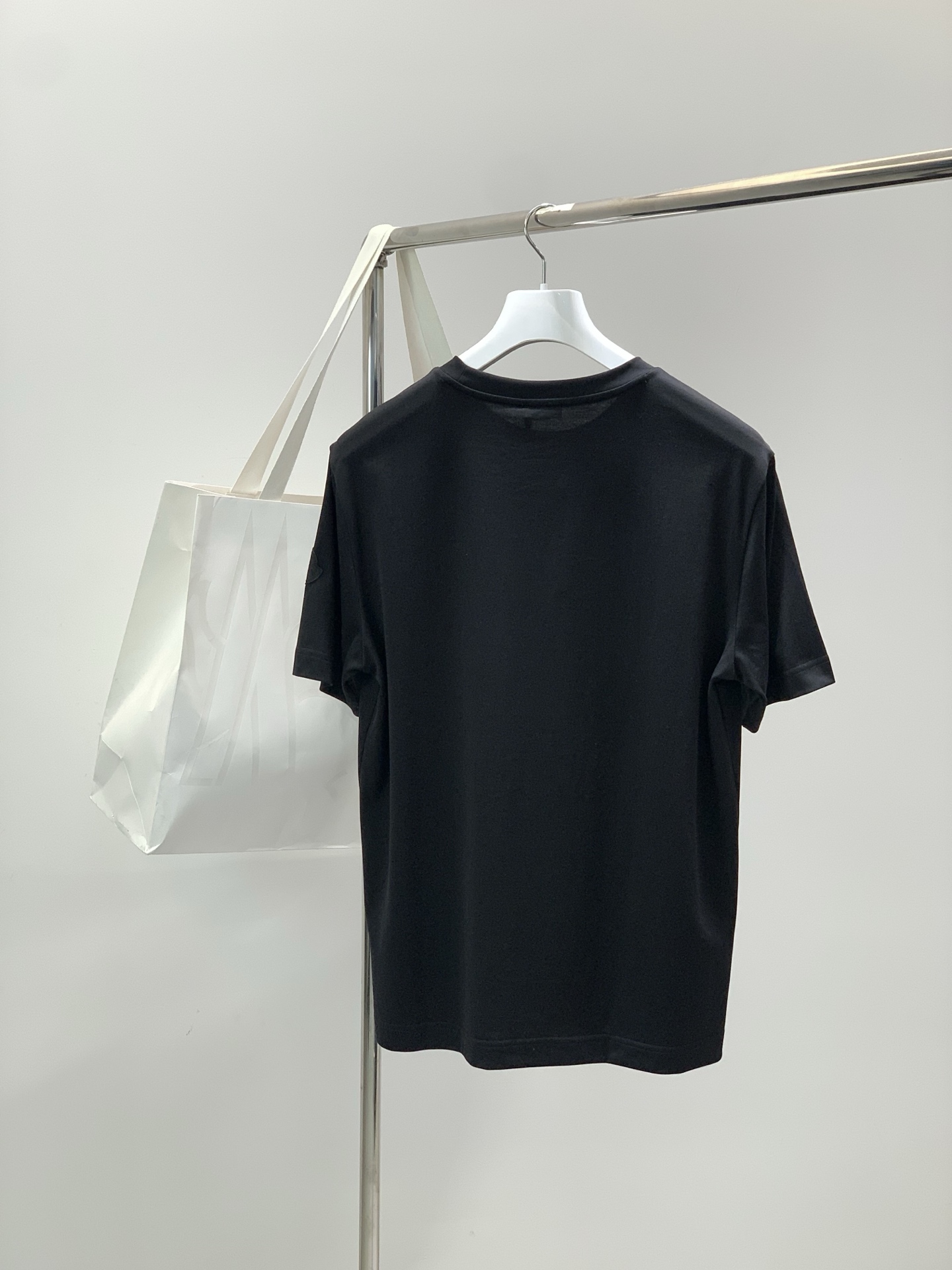 ，Moncler 蒙口，2025夏季最新品，专柜同步有售，原单狠货，时尚休闲圆领短袖T恤，上身舒适！吸睛