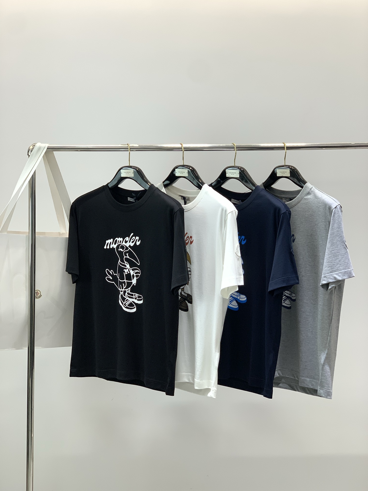 ，Moncler 蒙口，2025夏季最新品，专柜同步有售，原单狠货，时尚休闲圆领短袖T恤，上身舒适！吸睛