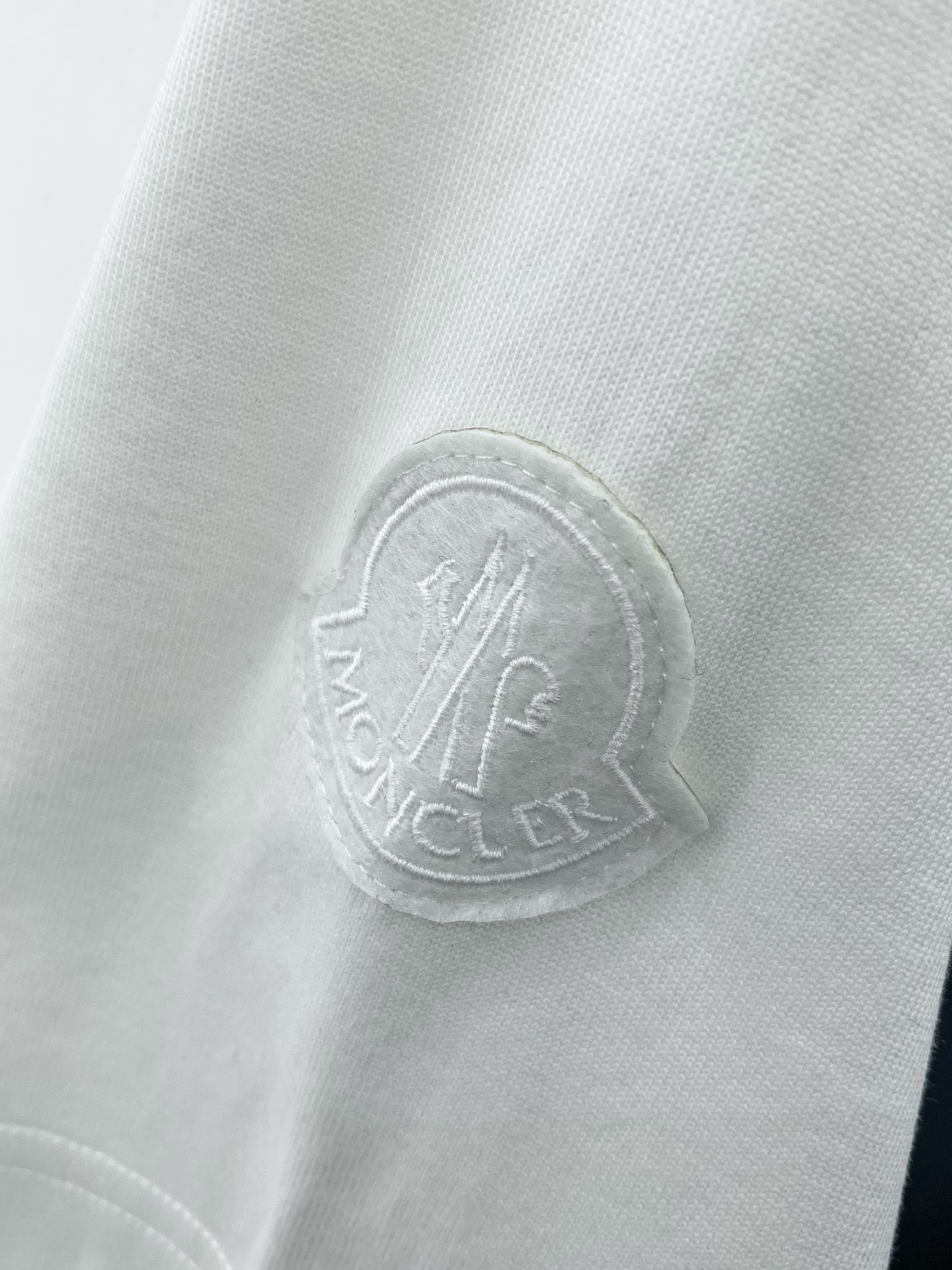 ，Moncler 蒙口，2025夏季最新品，专柜同步有售，原单狠货，时尚休闲圆领短袖T恤，上身舒适！吸睛