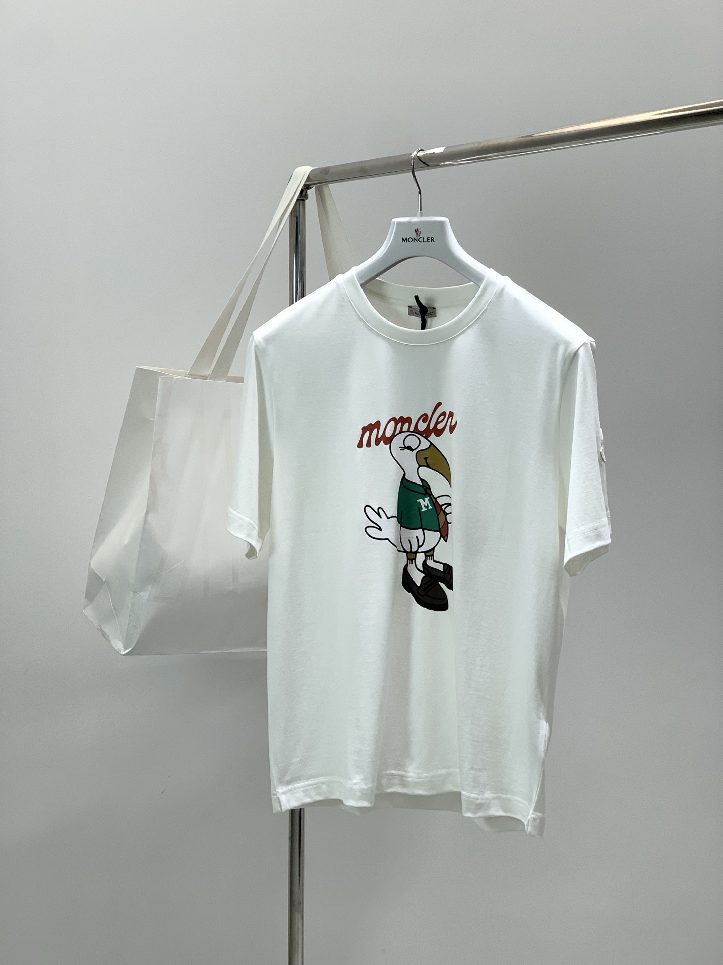 ，Moncler 蒙口，2025夏季最新品，专柜同步有售，原单狠货，时尚休闲圆领短袖T恤，上身舒适！吸睛