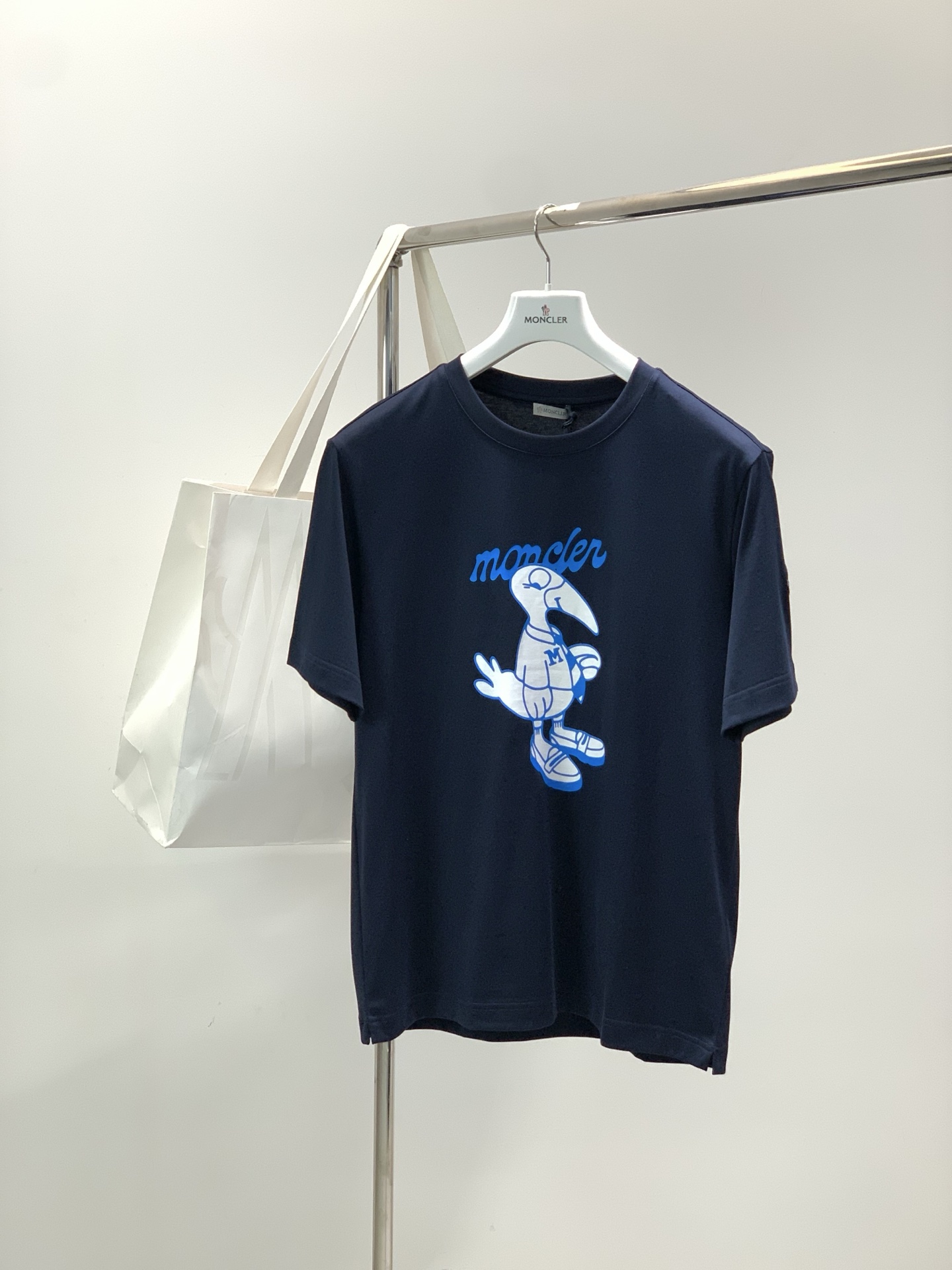 ，Moncler 蒙口，2025夏季最新品，专柜同步有售，原单狠货，时尚休闲圆领短袖T恤，上身舒适！吸睛