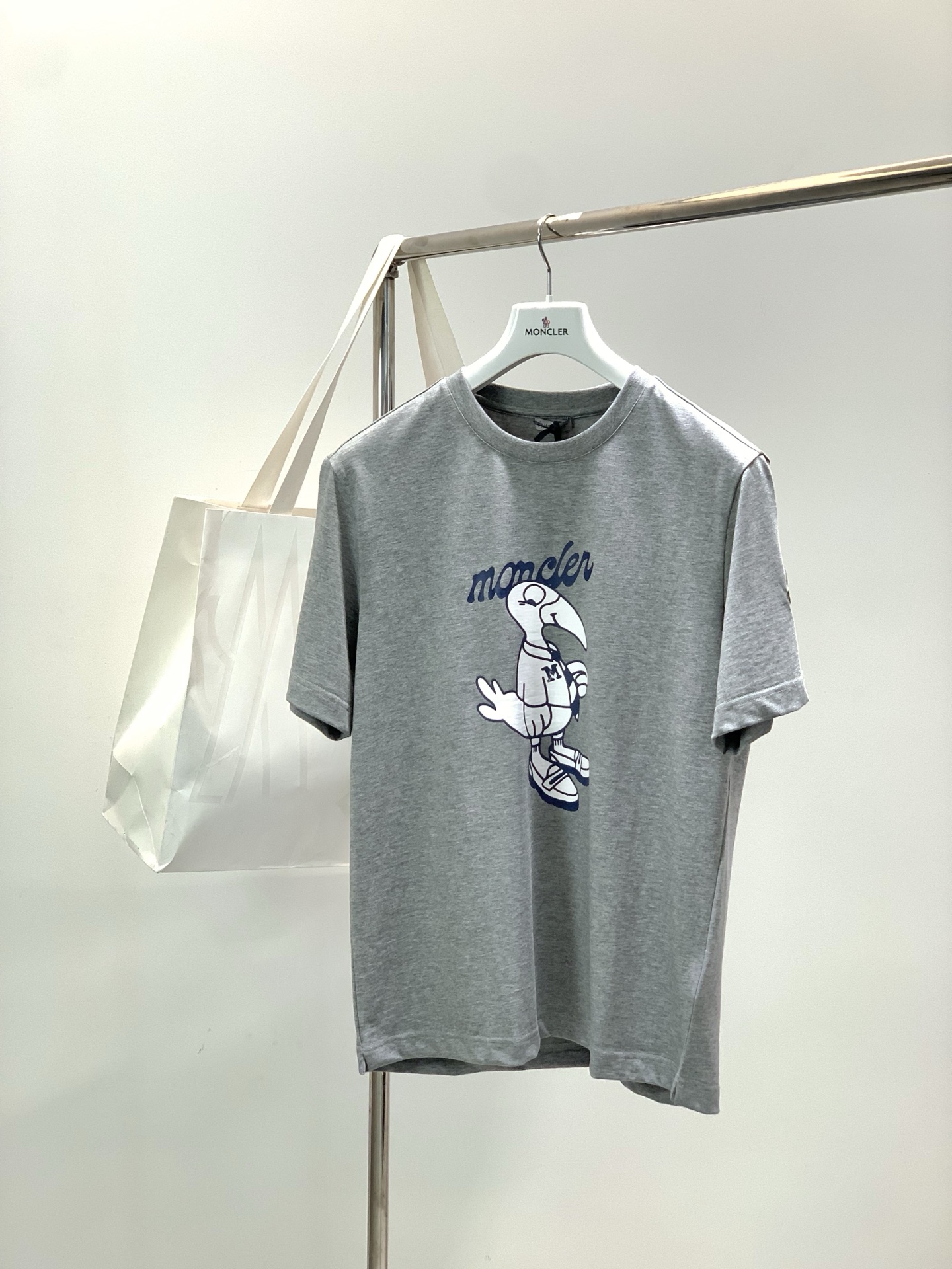 ，Moncler 蒙口，2025夏季最新品，专柜同步有售，原单狠货，时尚休闲圆领短袖T恤，上身舒适！吸睛