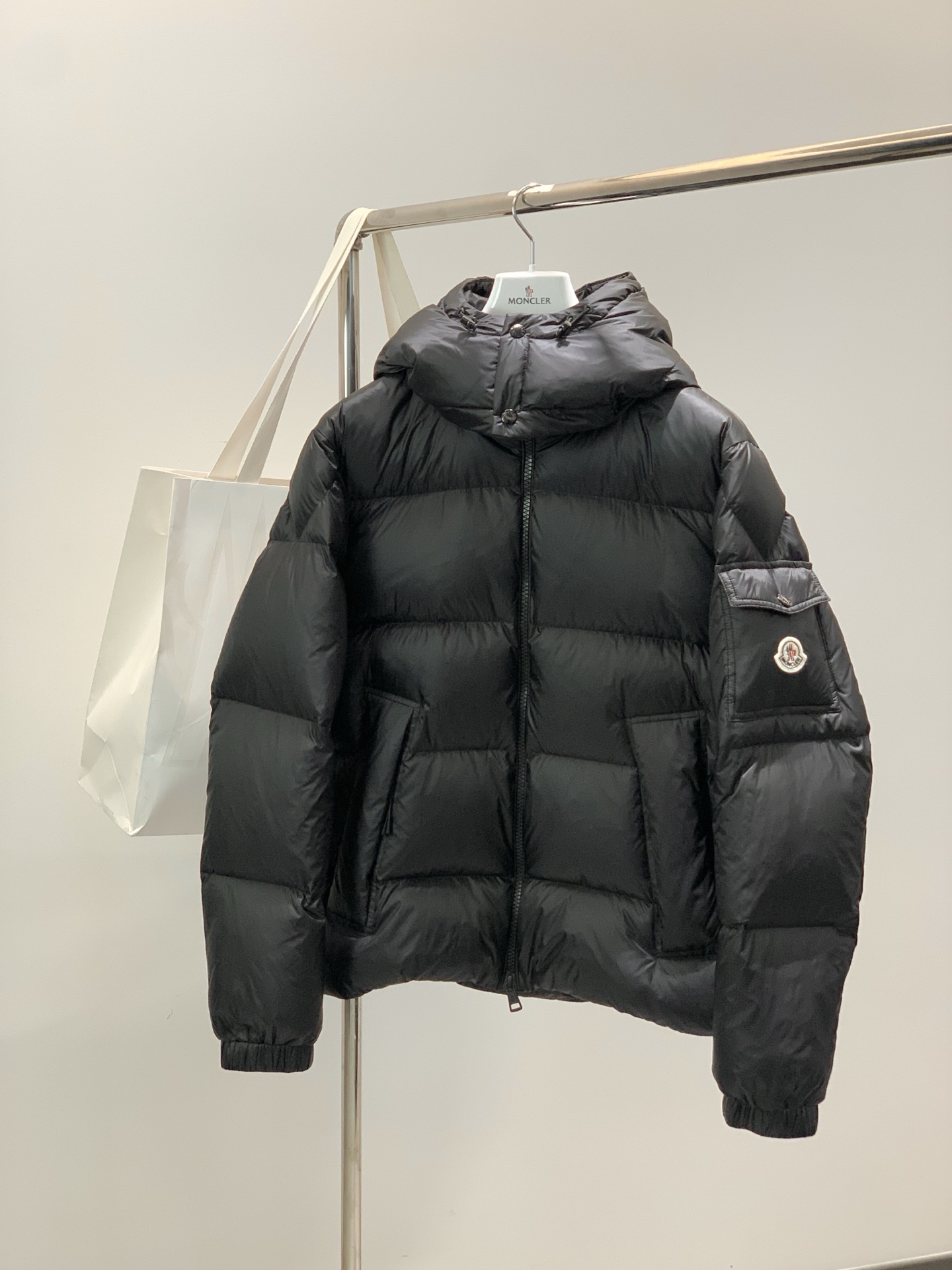 ，蒙口 2025秋冬🆕Mon*ler Couyere哑光夹克连帽羽绒服 Mon具备防寒永不过时属性,包裹