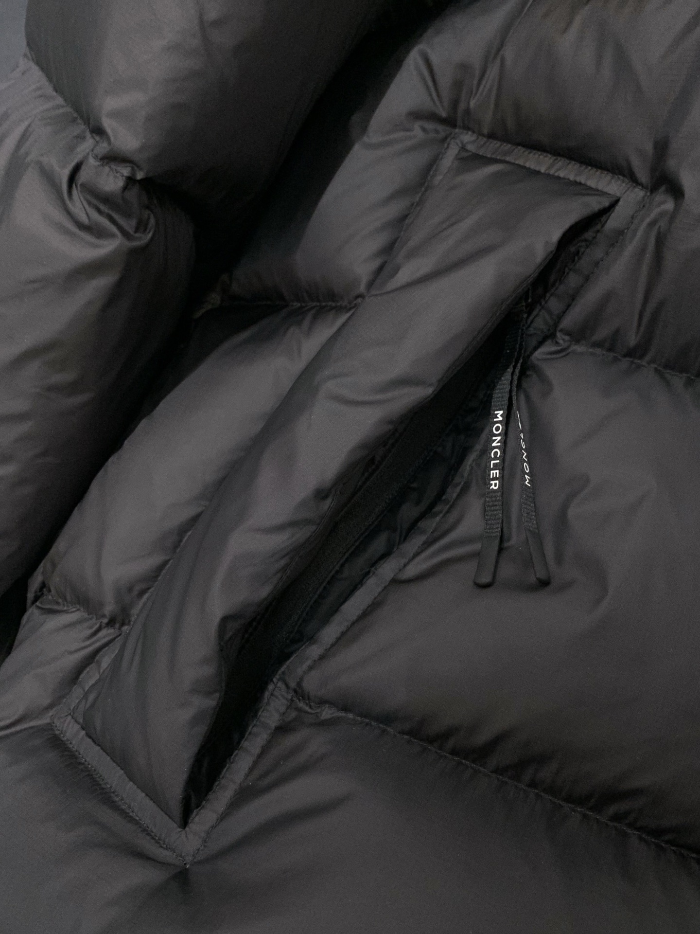 ，蒙口 2025秋冬🆕Mon*ler Couyere哑光夹克连帽羽绒服 Mon具备防寒永不过时属性,包裹