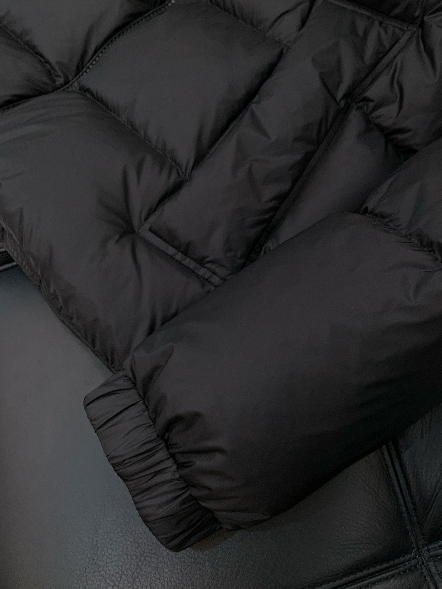 ，蒙口 2025秋冬🆕Mon*ler Couyere哑光夹克连帽羽绒服 Mon具备防寒永不过时属性,包裹