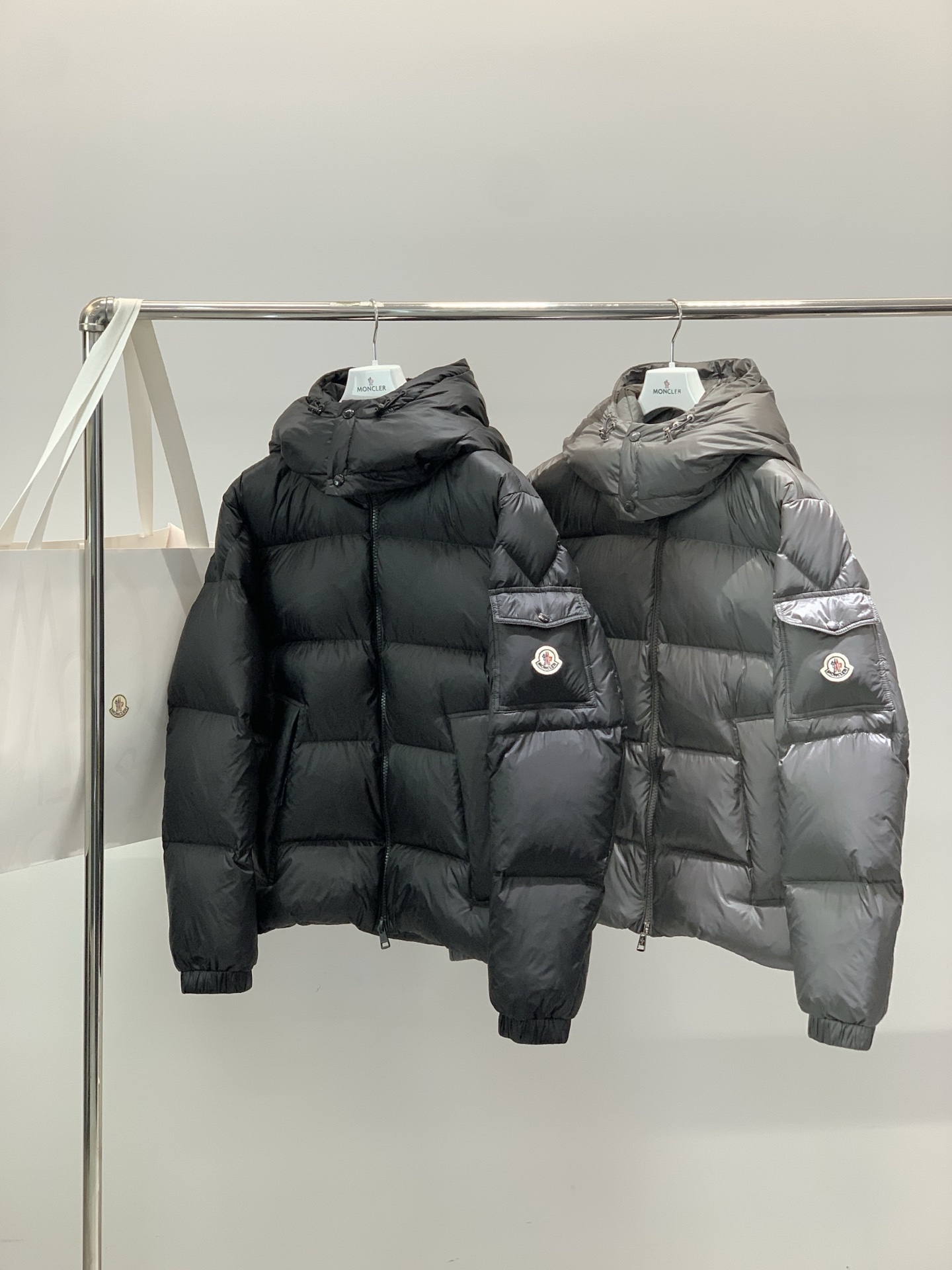 ，蒙口 2025秋冬🆕Mon*ler Couyere哑光夹克连帽羽绒服 Mon具备防寒永不过时属性,包裹