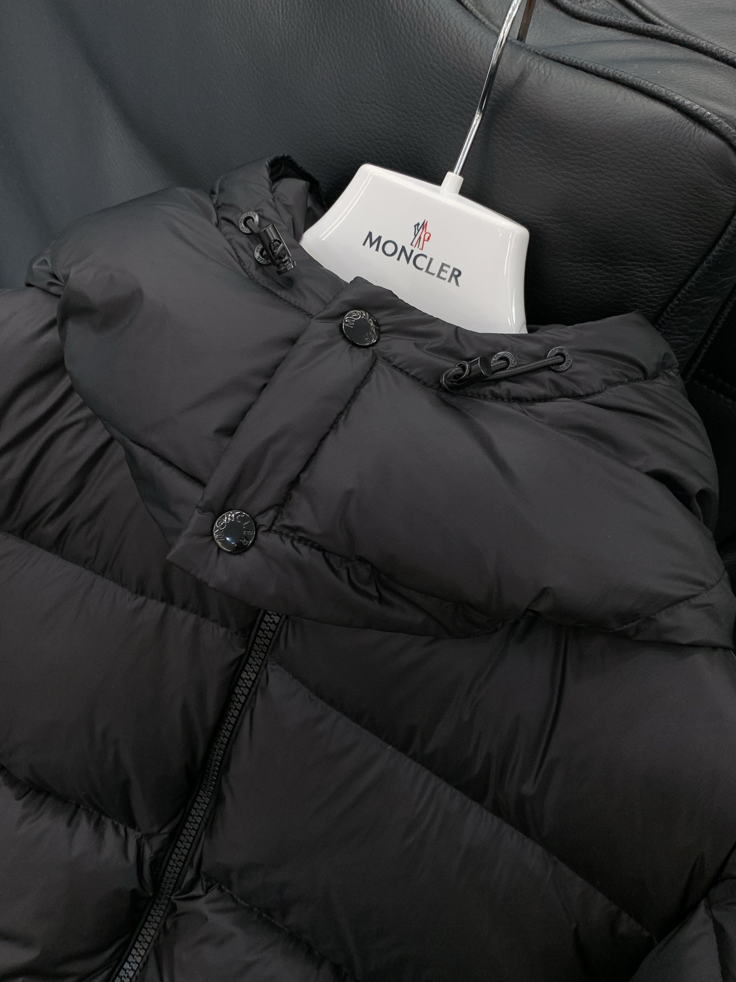 ，蒙口 2025秋冬🆕Mon*ler Couyere哑光夹克连帽羽绒服 Mon具备防寒永不过时属性,包裹
