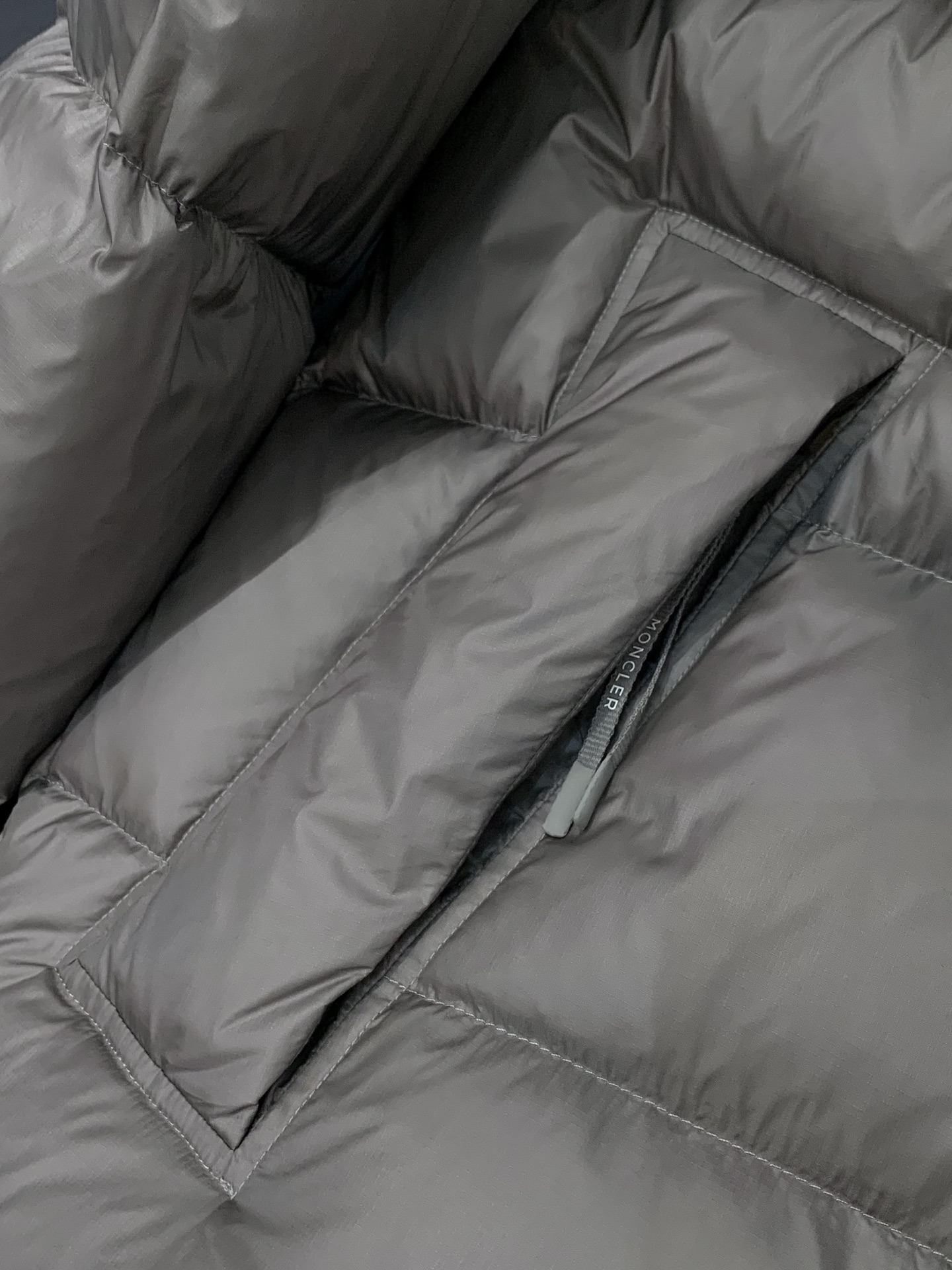 ，蒙口 2025秋冬🆕Mon*ler Couyere哑光夹克连帽羽绒服 Mon具备防寒永不过时属性,包裹