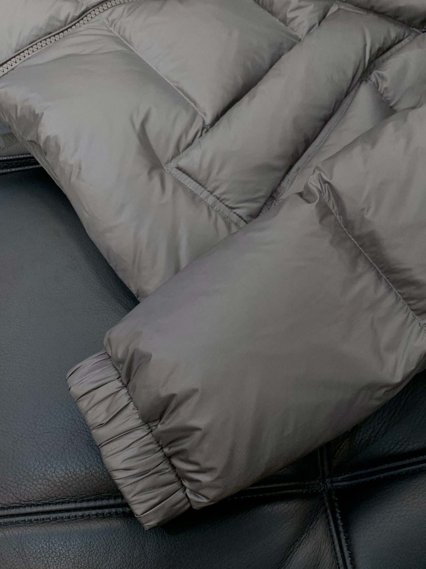 ，蒙口 2025秋冬🆕Mon*ler Couyere哑光夹克连帽羽绒服 Mon具备防寒永不过时属性,包裹