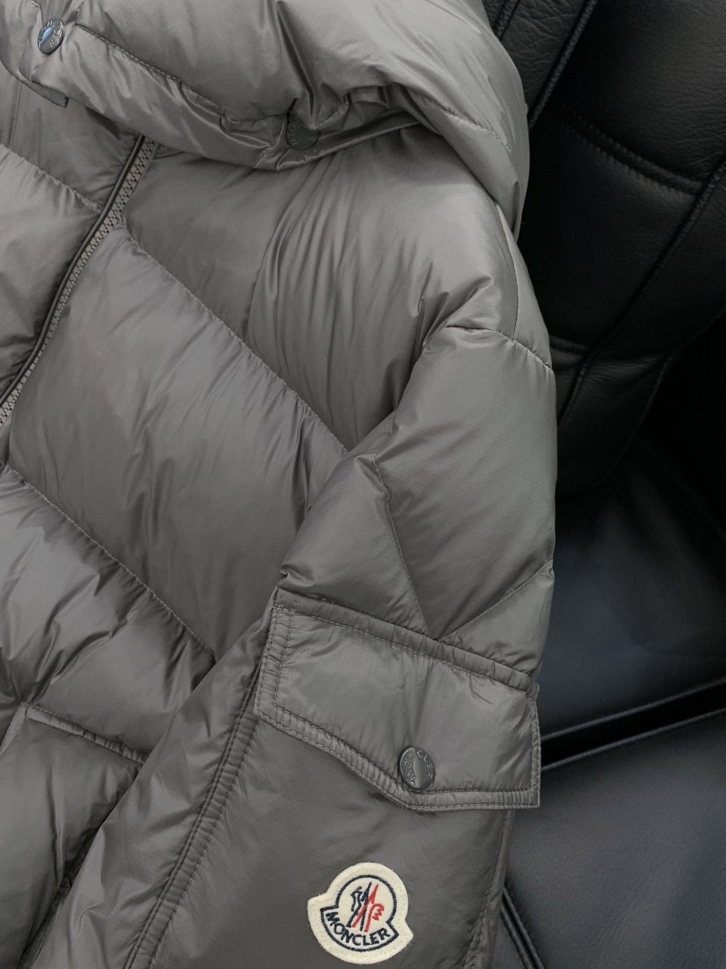 ，蒙口 2025秋冬🆕Mon*ler Couyere哑光夹克连帽羽绒服 Mon具备防寒永不过时属性,包裹