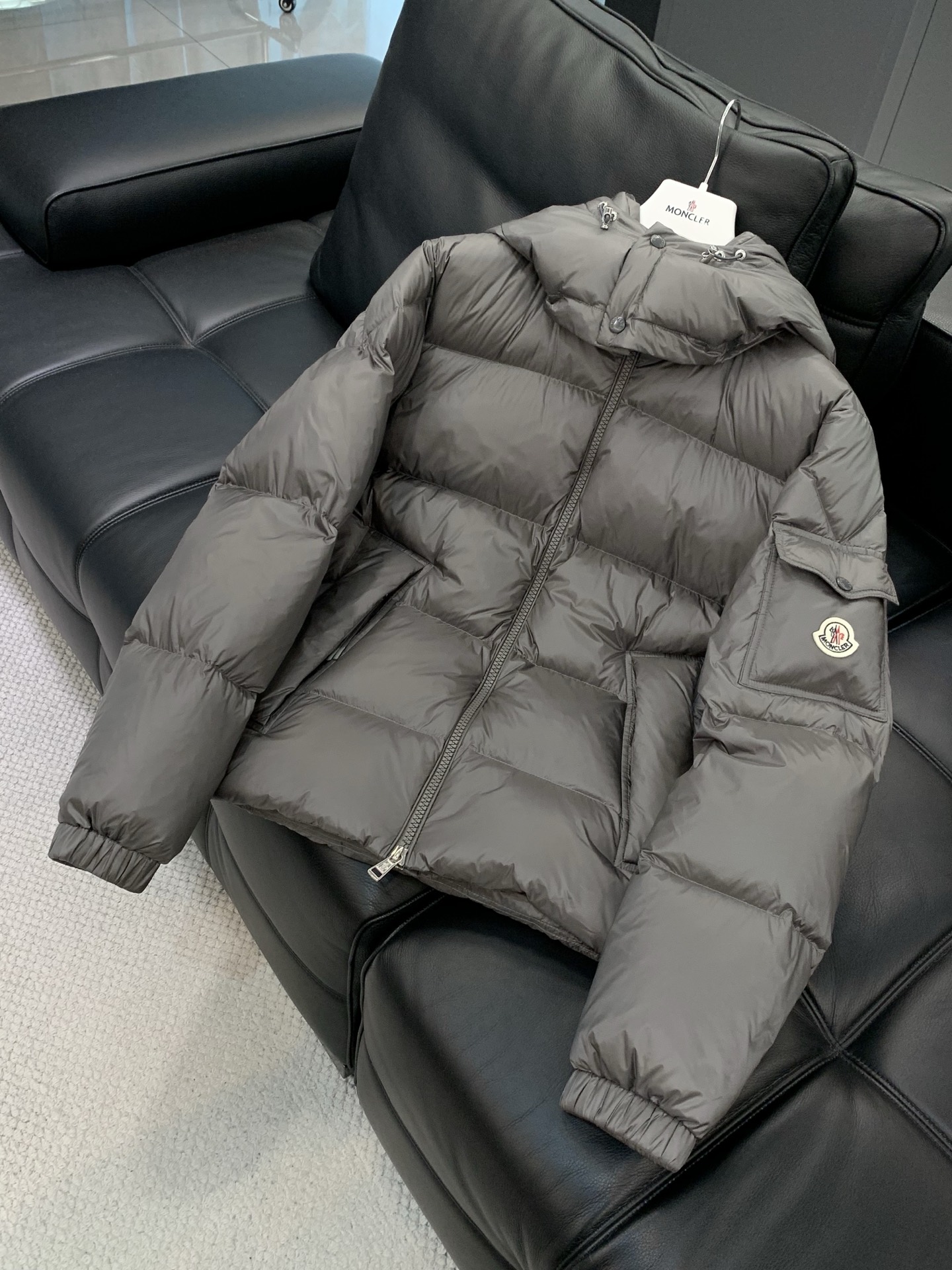 ，蒙口 2025秋冬🆕Mon*ler Couyere哑光夹克连帽羽绒服 Mon具备防寒永不过时属性,包裹