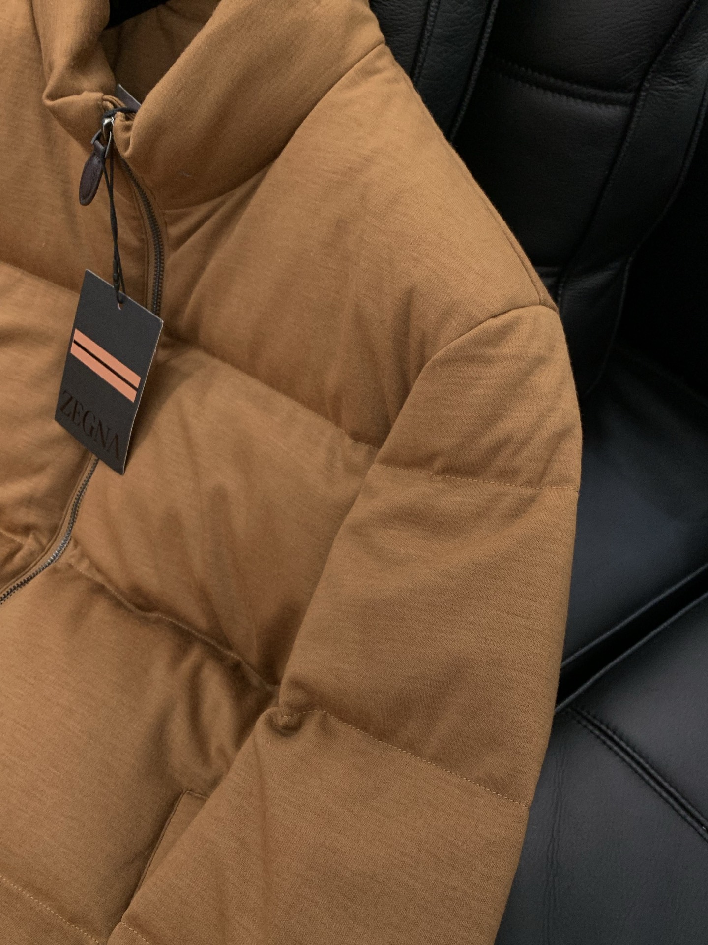 ，Zegna 新款立领羊毛羽绒服，面料：面料：8.3%羊毛31.7%聚酯纤维；里料：100%聚酯纤维采用