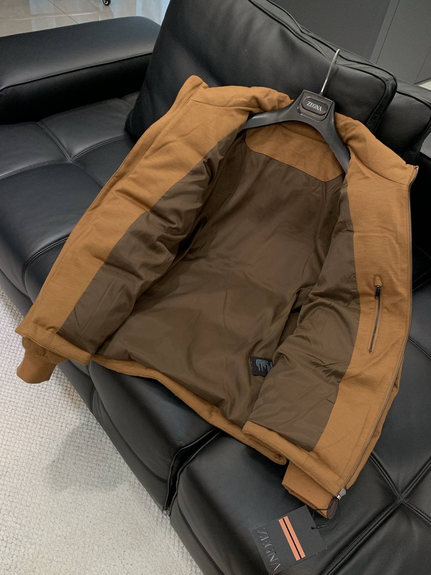 ，Zegna 新款立领羊毛羽绒服，面料：面料：8.3%羊毛31.7%聚酯纤维；里料：100%聚酯纤维采用