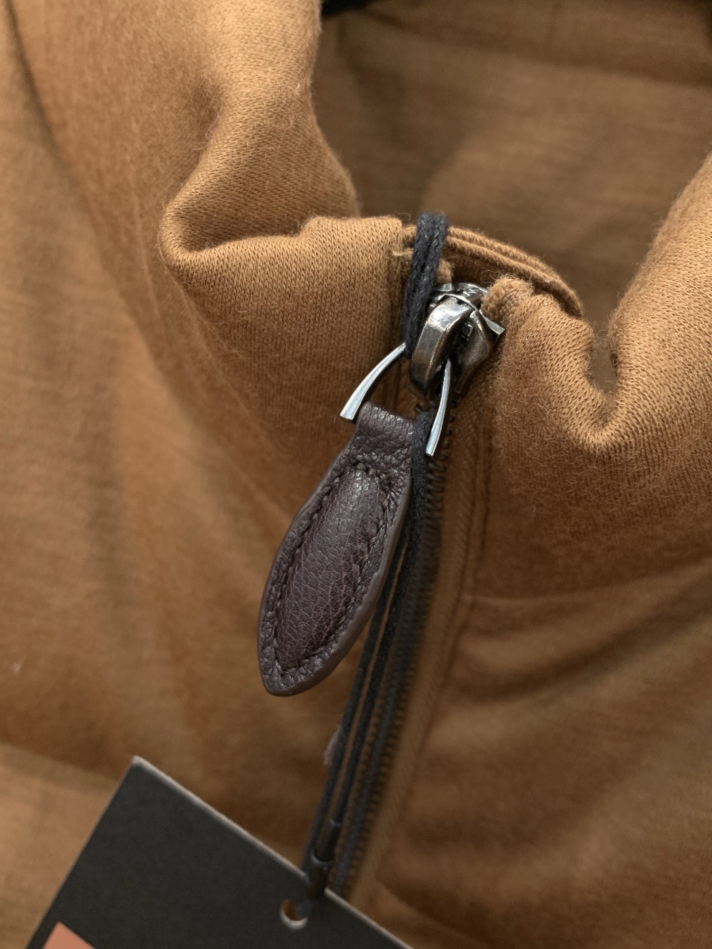 ，Zegna 新款立领羊毛羽绒服，面料：面料：8.3%羊毛31.7%聚酯纤维；里料：100%聚酯纤维采用