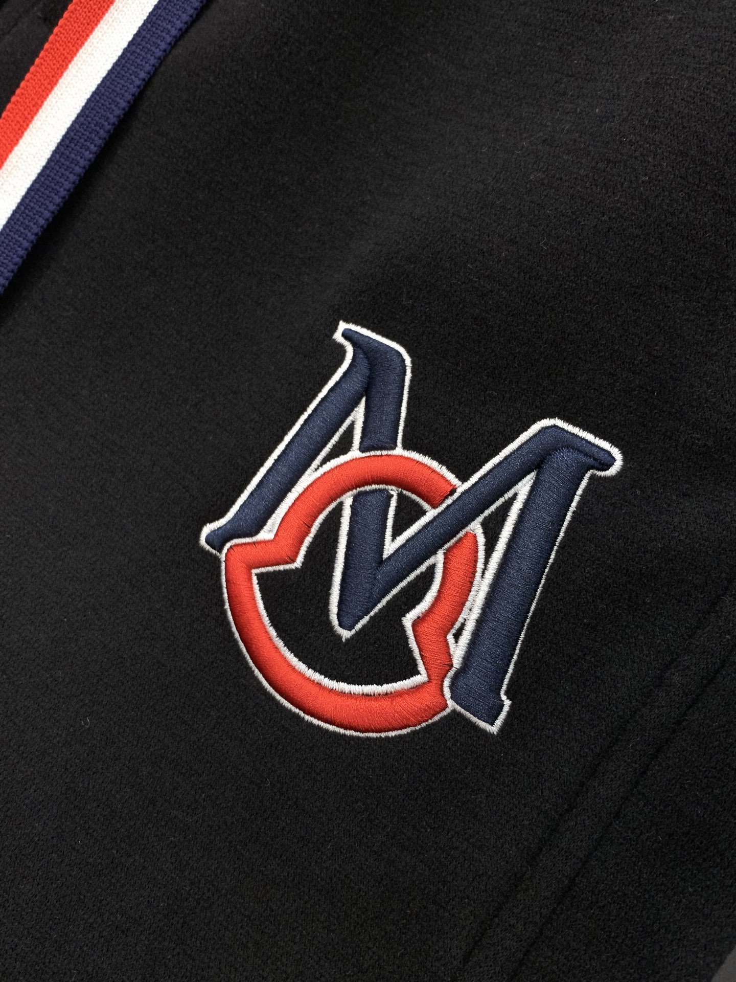 ，蒙口 束脚 加绒 休闲裤材质 面料:棉32%锦纶63%氨纶5%里料:涤纶100%机洗，手洗最高水温30