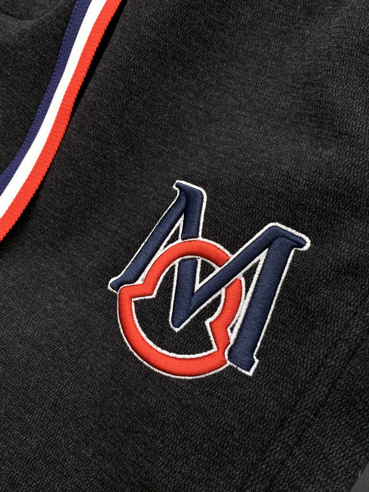 ，蒙口 束脚 加绒 休闲裤材质 面料:棉32%锦纶63%氨纶5%里料:涤纶100%机洗，手洗最高水温30