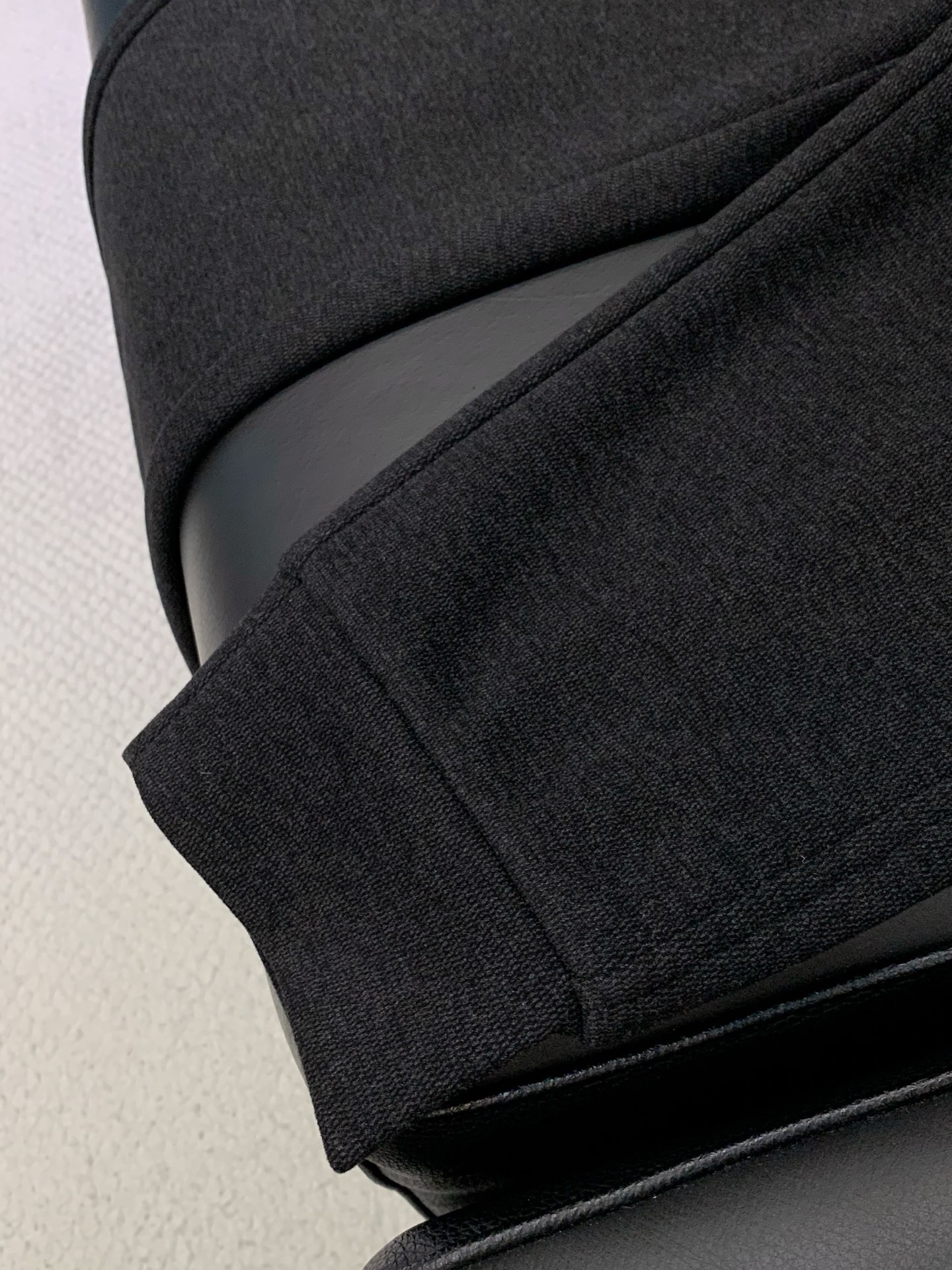 ，蒙口 束脚 加绒 休闲裤材质 面料:棉32%锦纶63%氨纶5%里料:涤纶100%机洗，手洗最高水温30