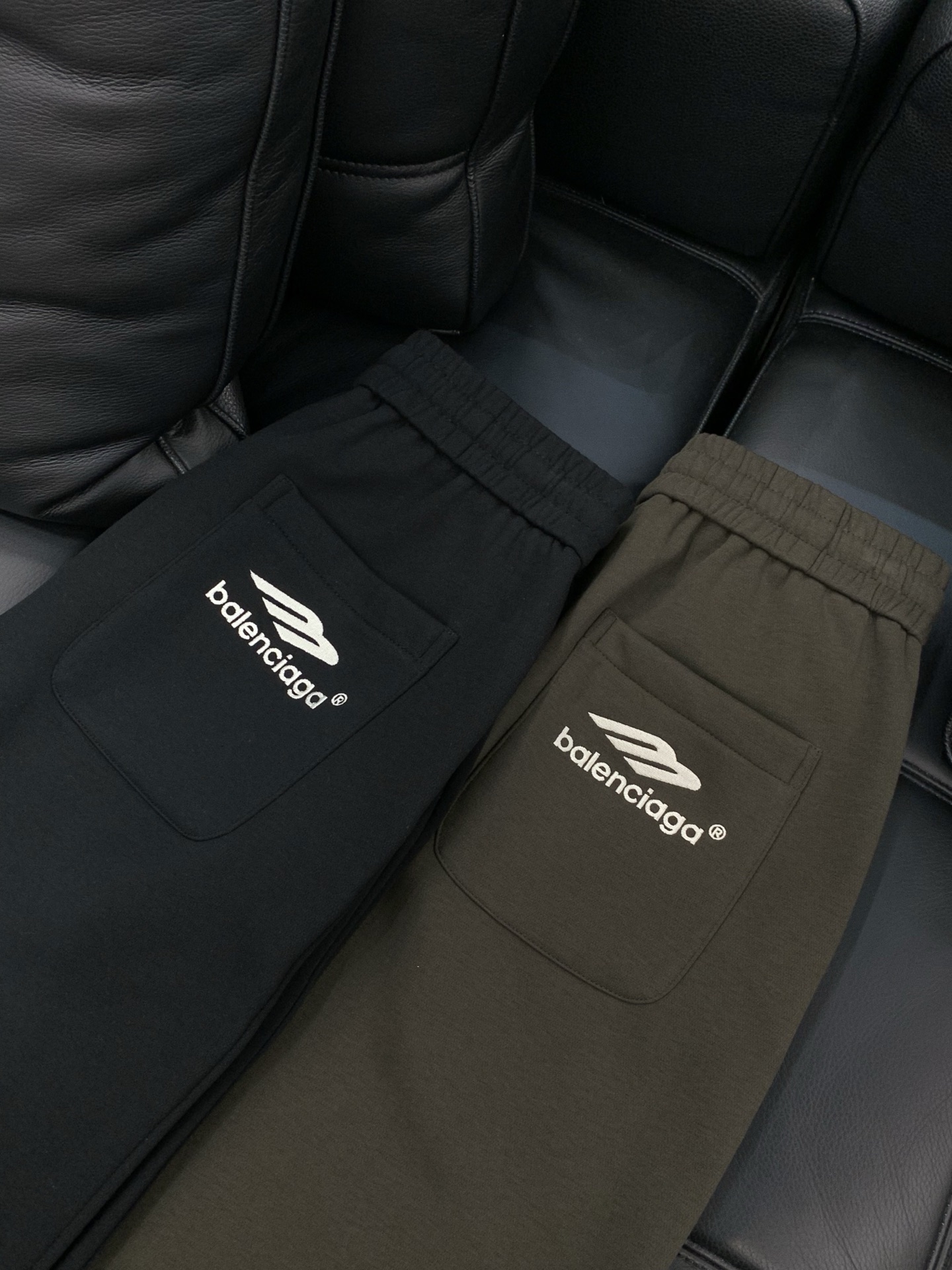 ，巴黎世 绿色 直筒 加绒 休闲裤材质 面料:棉32%锦纶63%氨纶5%里料:涤纶100%机洗，手洗最高