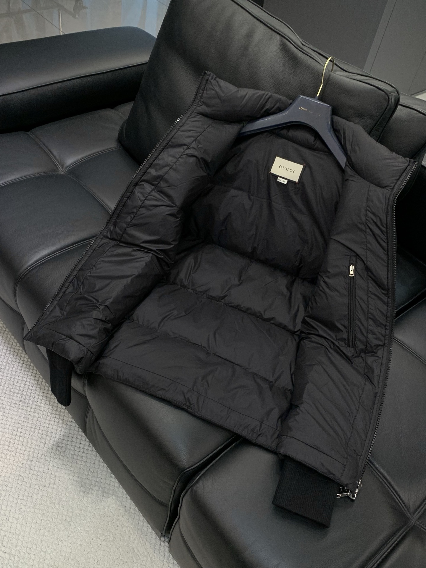 ，Gucci 古驰，2025冬季最新款，专柜同步有售，原单狠货，时尚休闲拼接羽绒服，上身很有特点！吸睛而