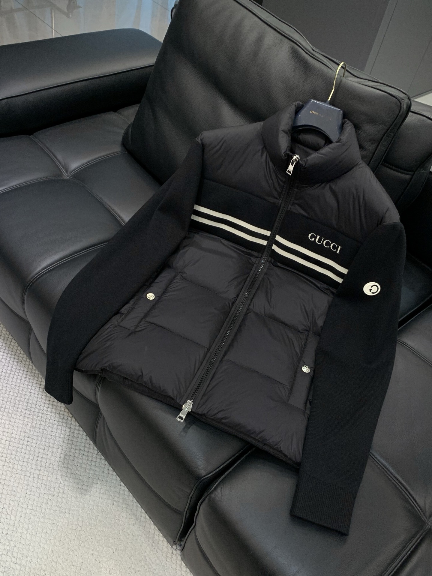 ，Gucci 古驰，2025冬季最新款，专柜同步有售，原单狠货，时尚休闲拼接羽绒服，上身很有特点！吸睛而