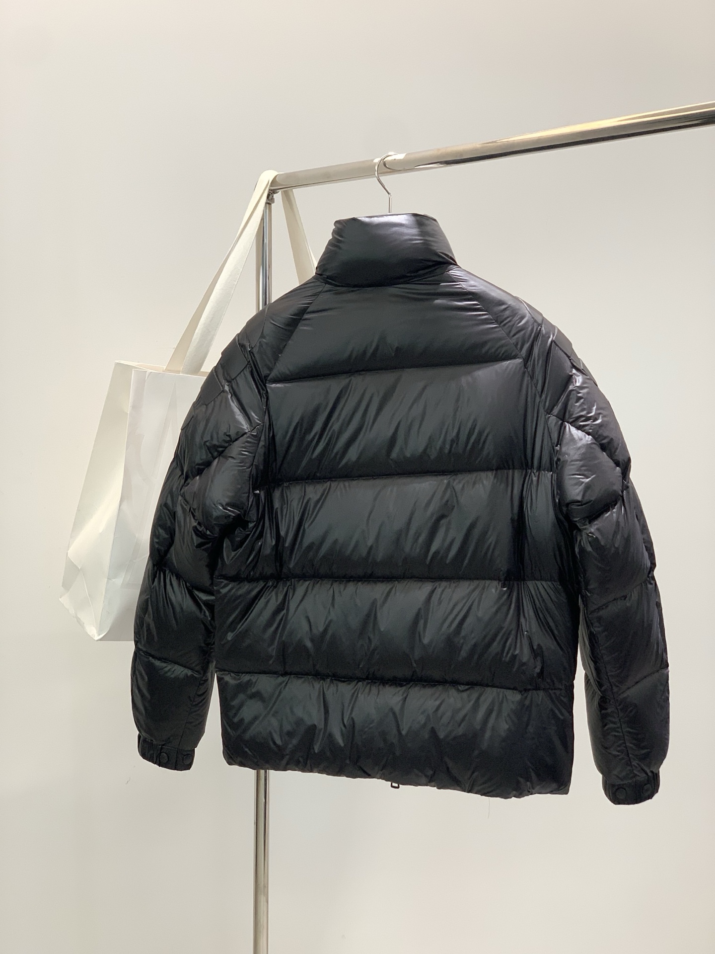 ，Moncler 蒙口，2025冬季最新品，专柜同步有售，原单狠货，时尚休闲羽绒服，上身舒适！吸睛而有亮