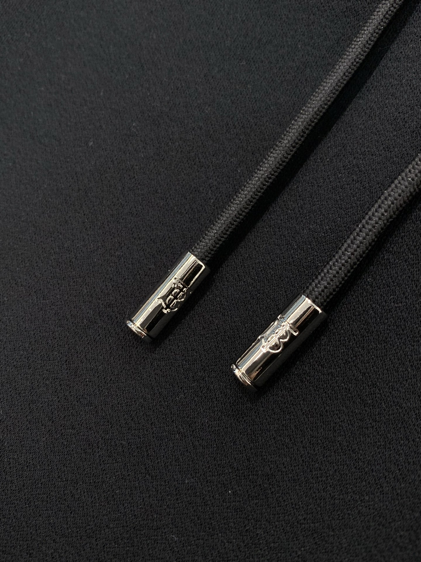 ，BBR 黑色 束脚 加绒 休闲裤材质 面料:棉32%锦纶63%氨纶5%里料:涤纶100%机洗，手洗最高