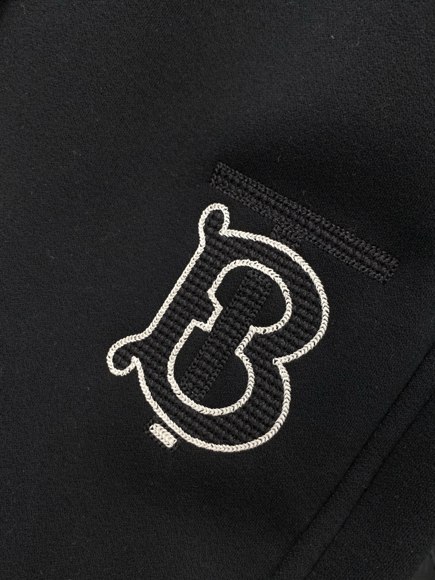 ，BBR 黑色 束脚 加绒 休闲裤材质 面料:棉32%锦纶63%氨纶5%里料:涤纶100%机洗，手洗最高