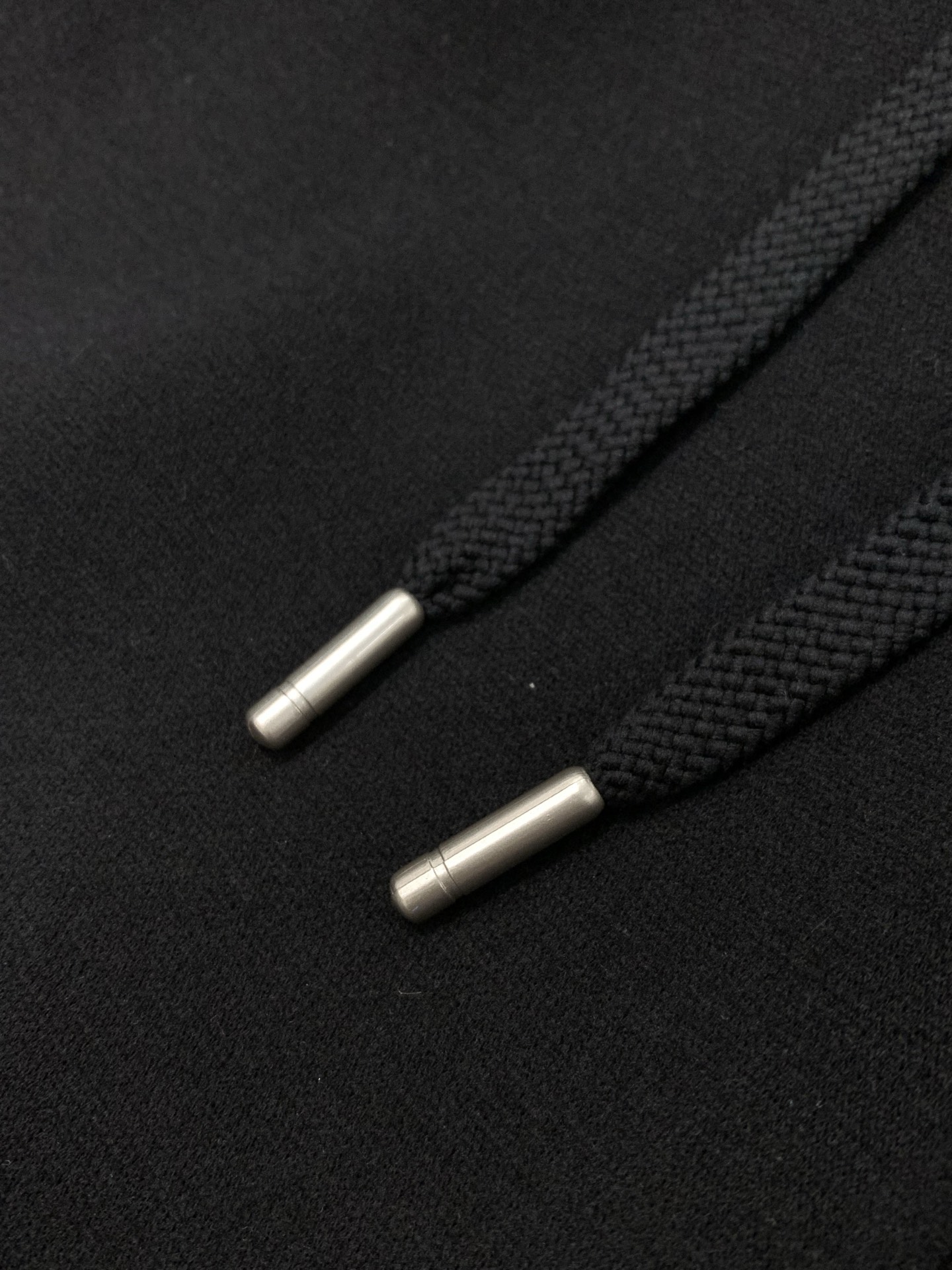 ，罗意威 深灰色 直筒 加绒 休闲裤材质 面料:棉32%锦纶63%氨纶5%里料:涤纶100%机洗，手洗最