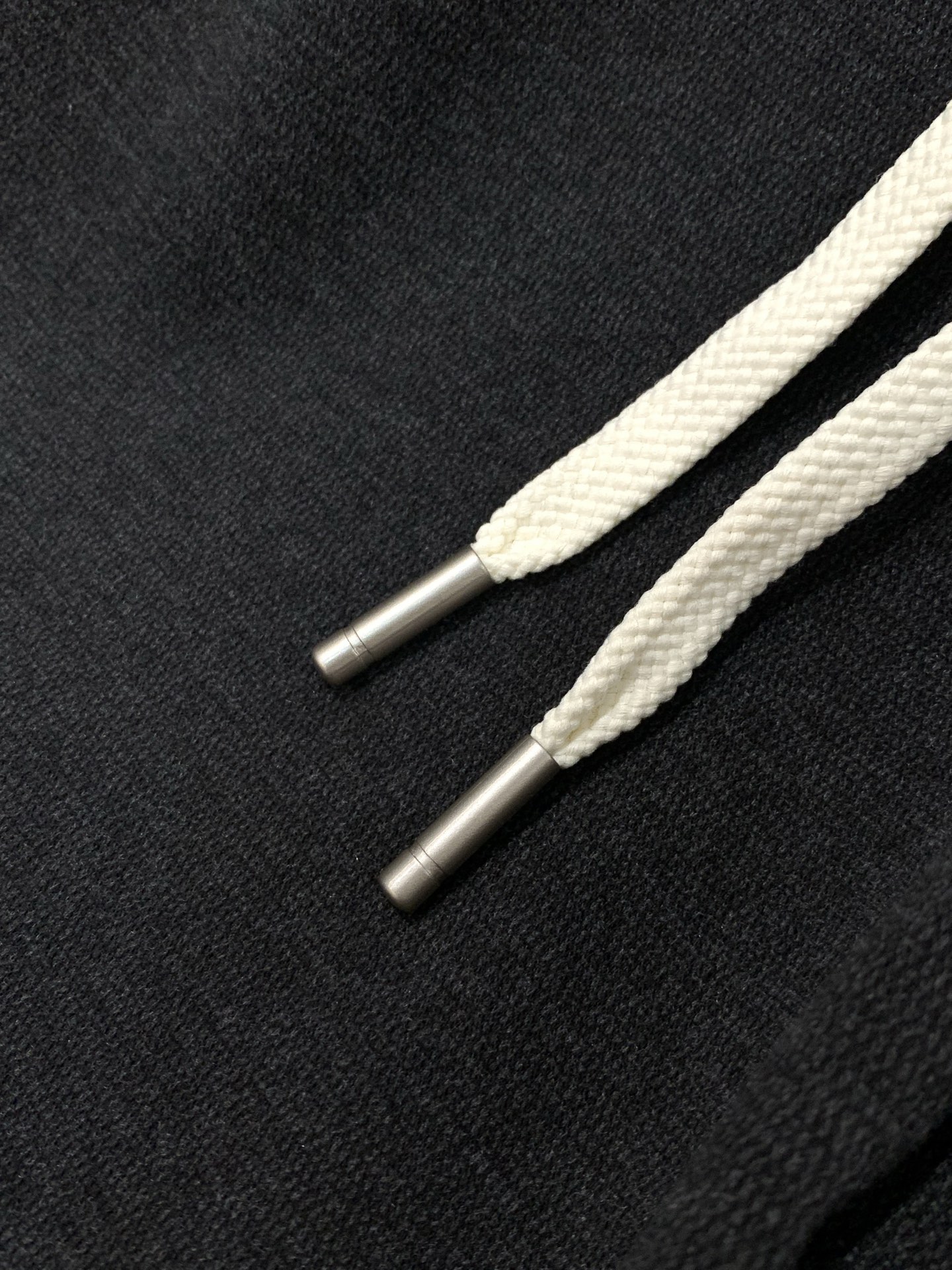 ，罗意威 深灰色 直筒 加绒 休闲裤材质 面料:棉32%锦纶63%氨纶5%里料:涤纶100%机洗，手洗最