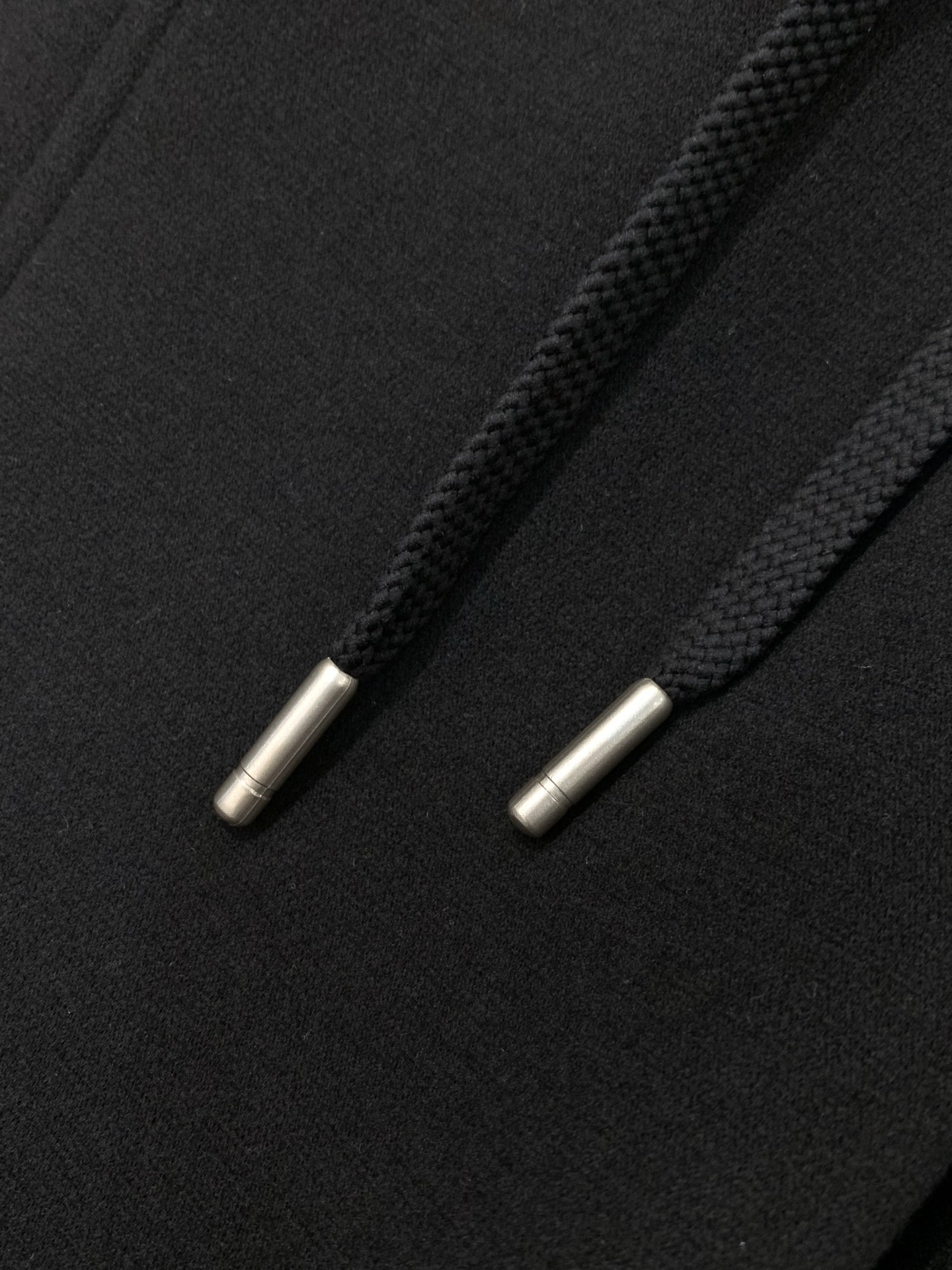 ，LV直筒 加绒 休闲裤材质 面料:棉32%锦纶63%氨纶5%里料:涤纶100%机洗，手洗最高水温30℃