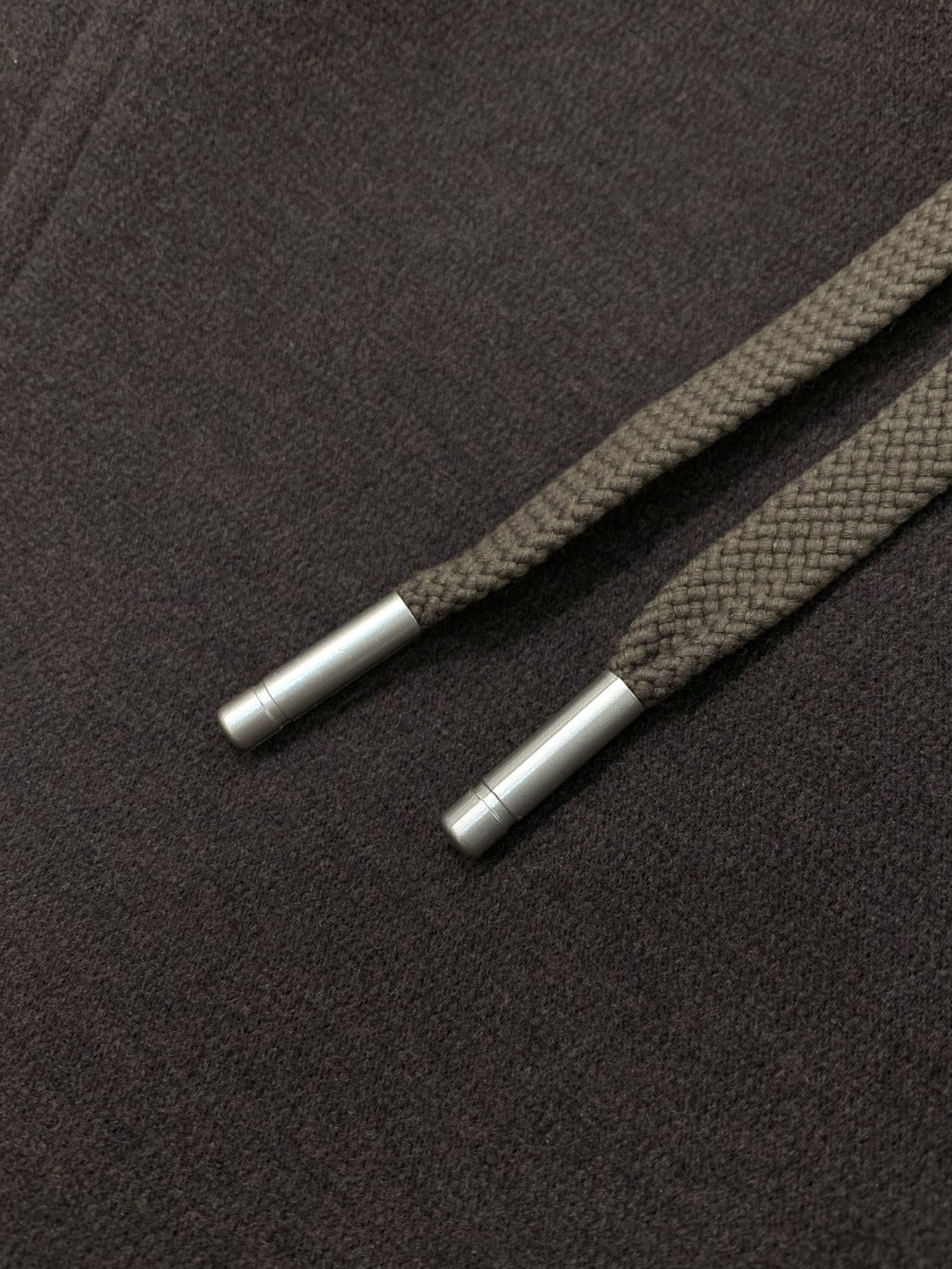 ，LV直筒 加绒 休闲裤材质 面料:棉32%锦纶63%氨纶5%里料:涤纶100%机洗，手洗最高水温30℃